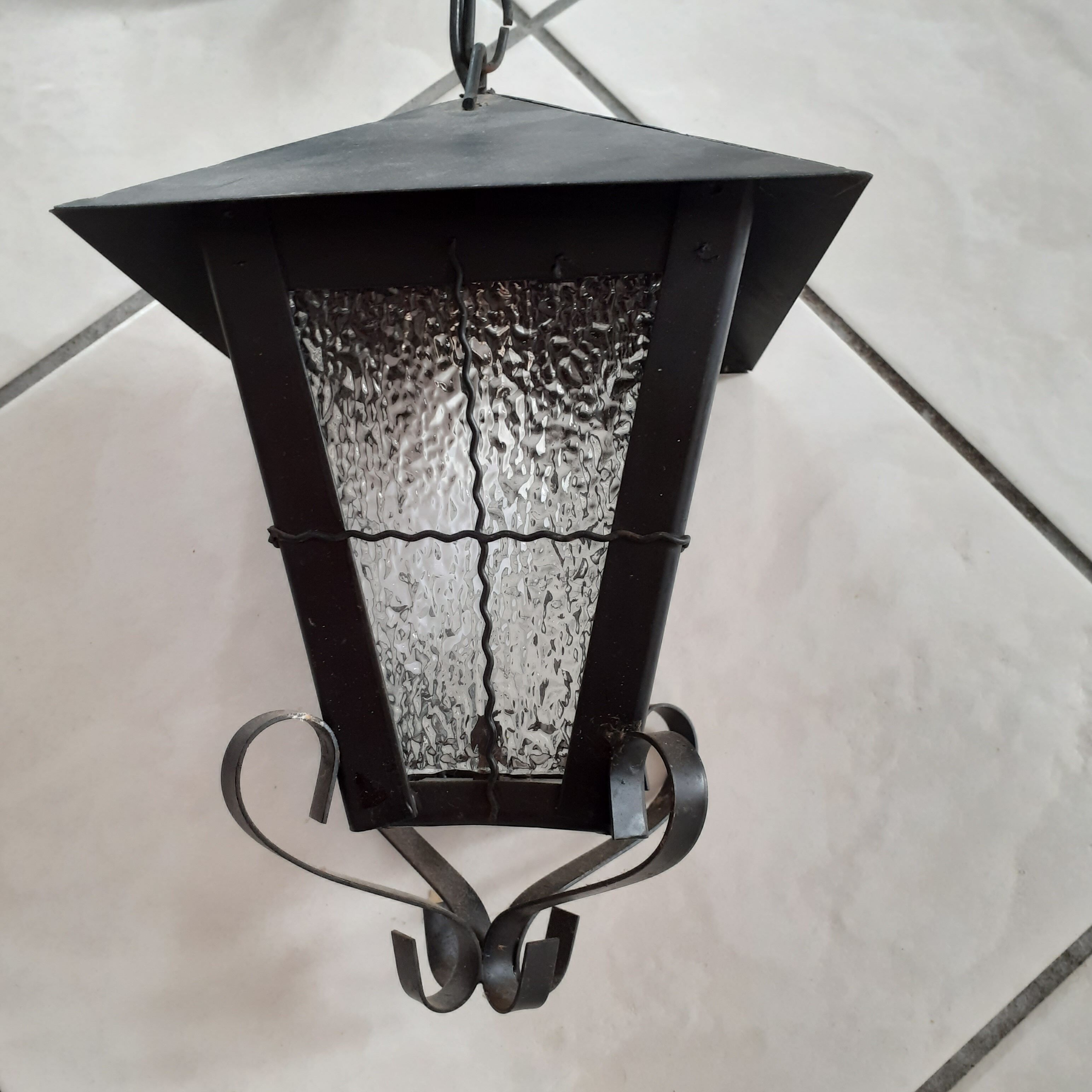 Lanterne électrifièe en fer forgé noir et verres granulès