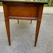 Bureau Roche Bobois en merisier massif style Louis XVI avec tirettes