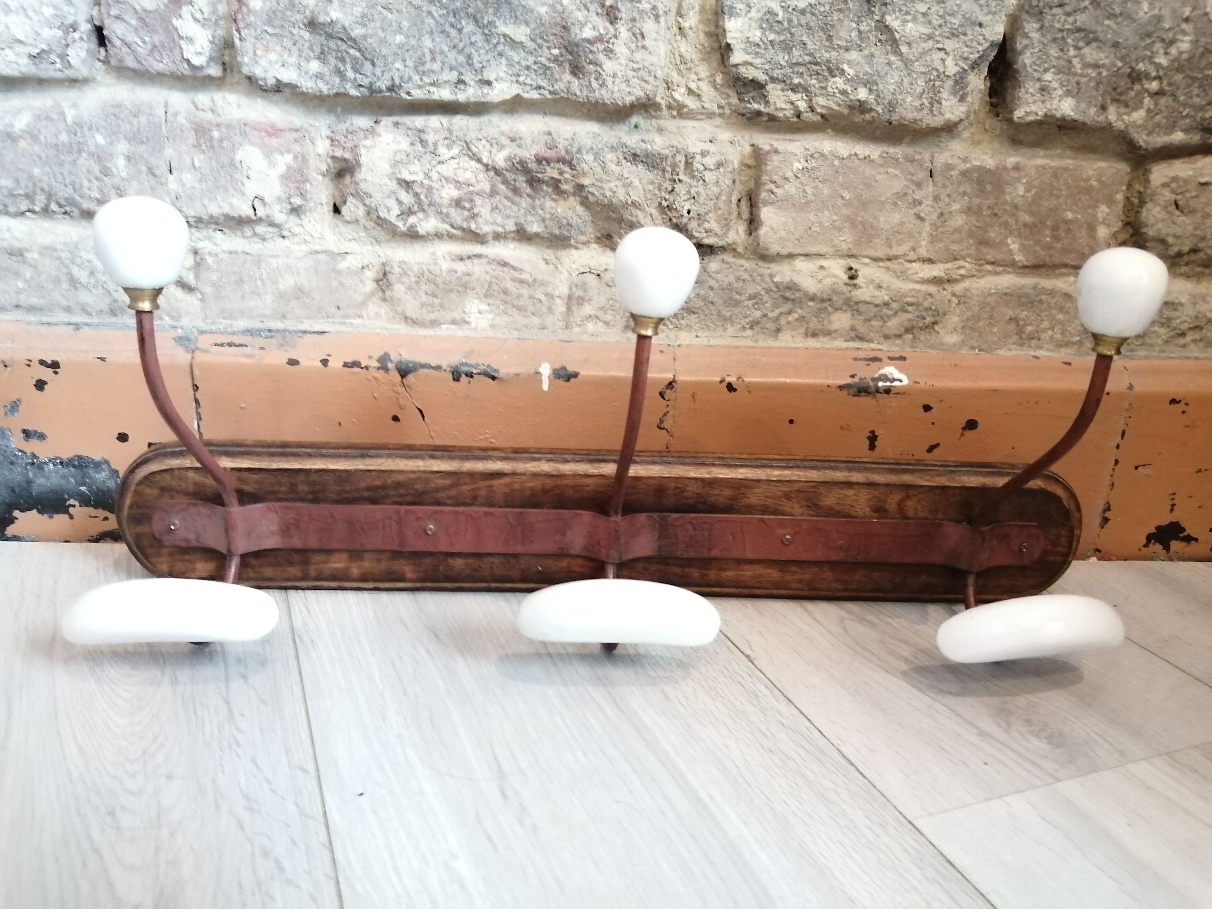 Porcelain wood coat holder