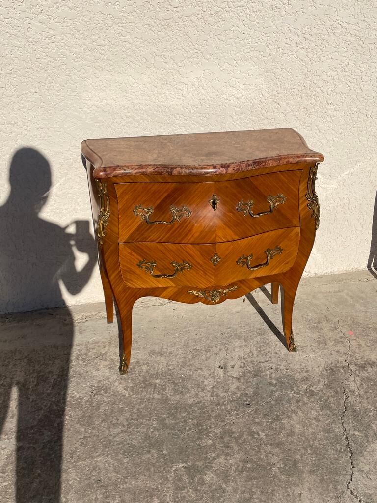 Commode en bois de rose