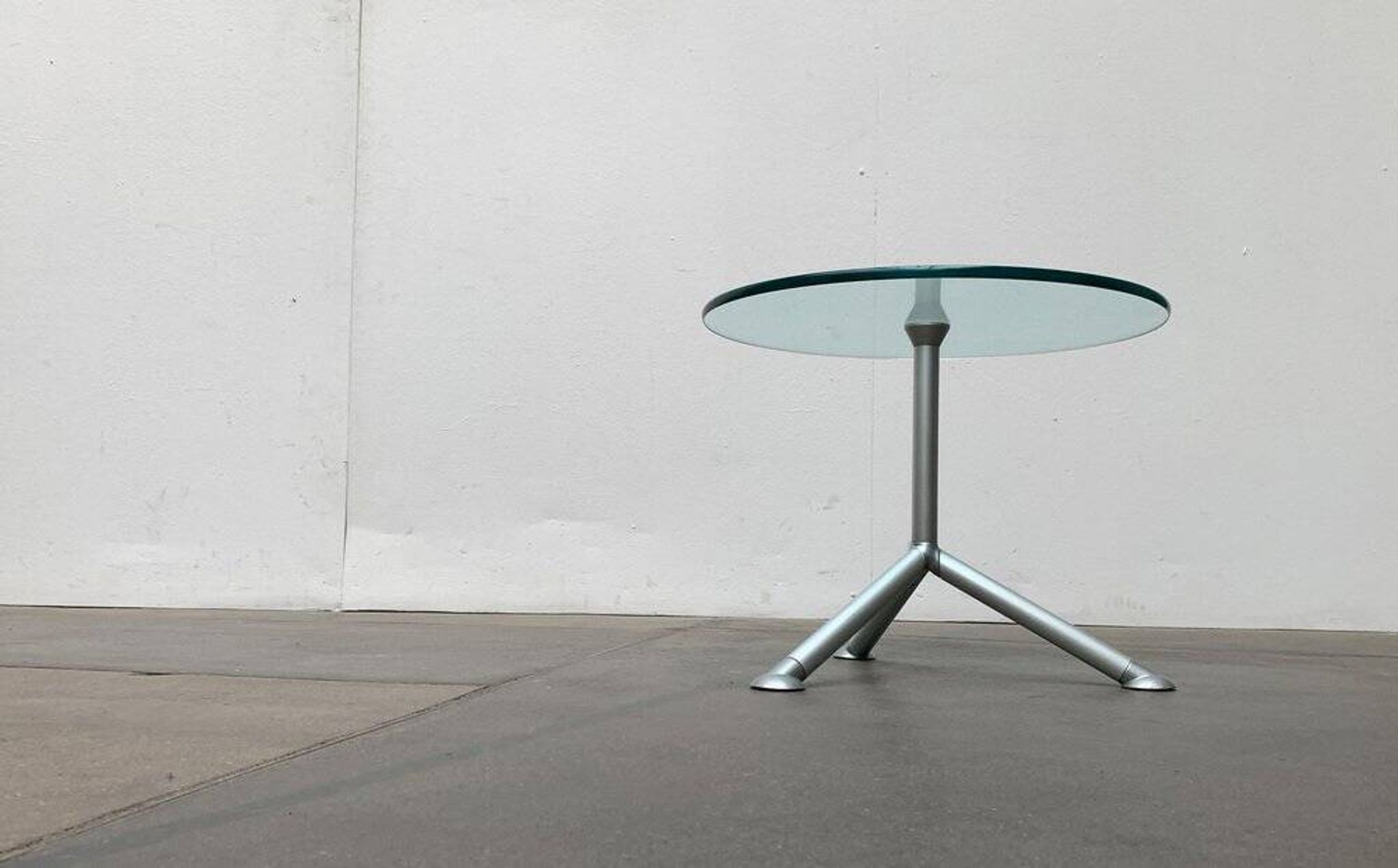 Postmodern Italian side table from the Help series in glass by Paolo Bistacchi for Albed, Milan.