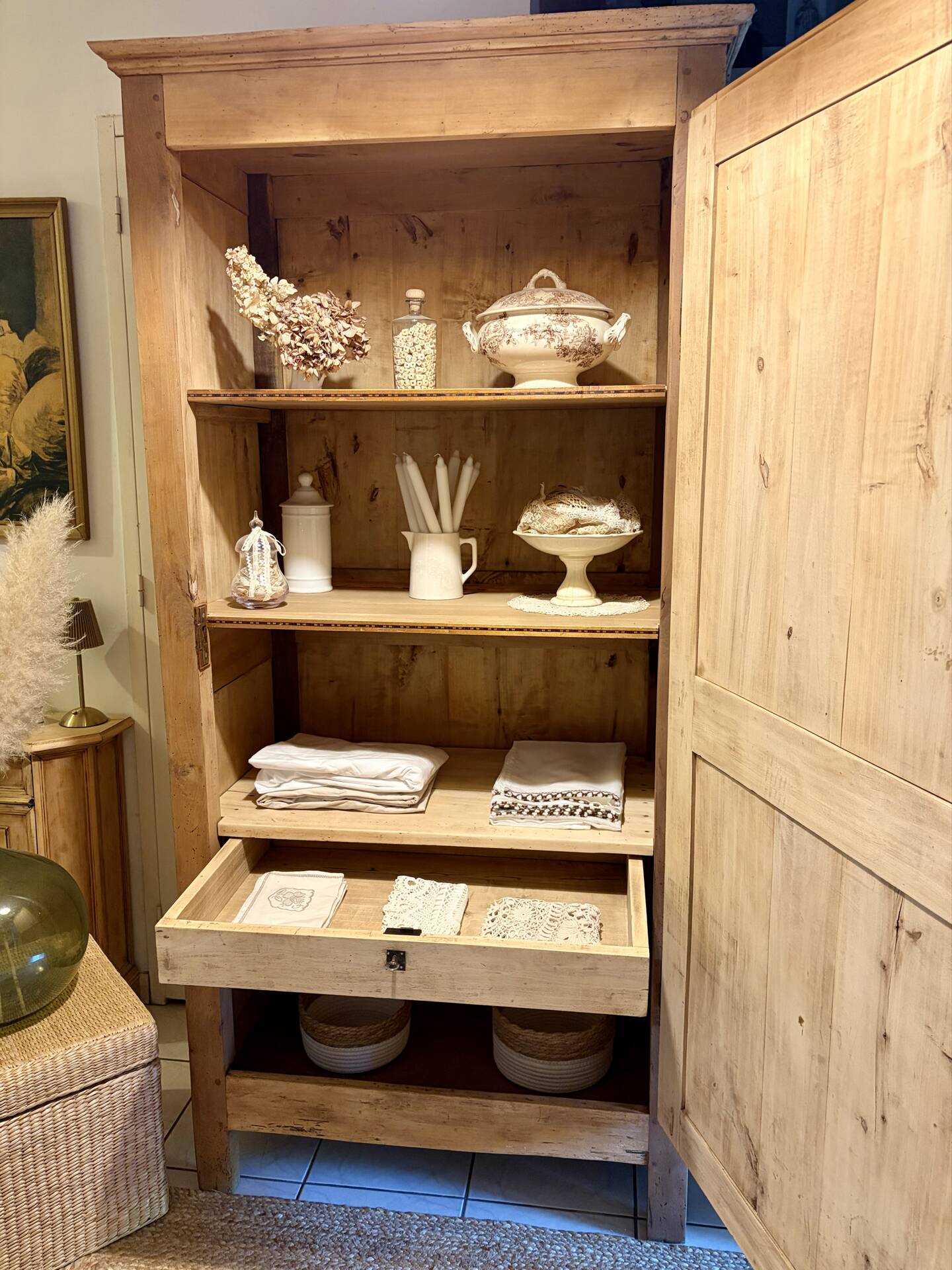Raw wood bonnetière