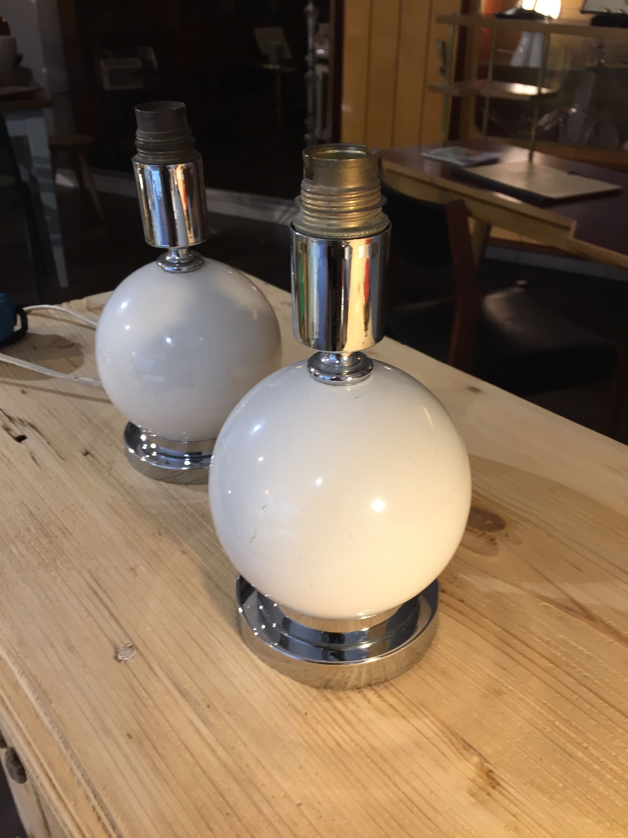 Pair of lamp footings