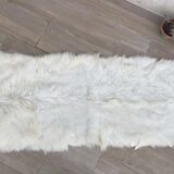 Vintage white skin carpet - 60 x 125cm