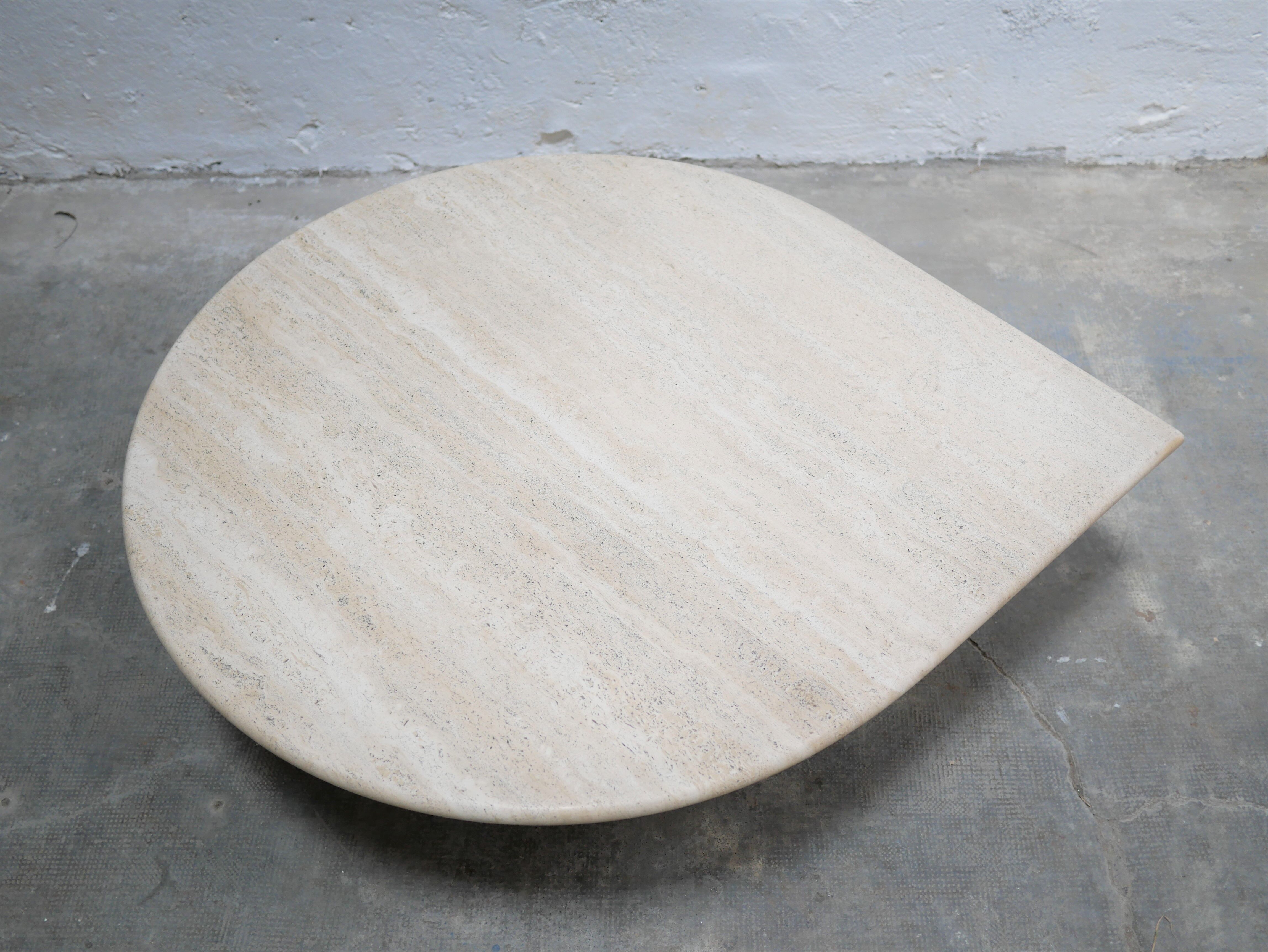 Table basse vintage en travertin