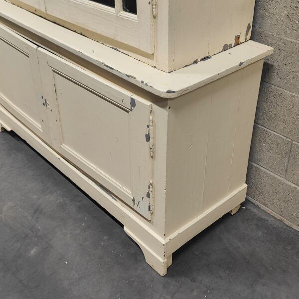 Ancienne bibliothèque d'école, vaisselier blanc patiné deux corps année 1888