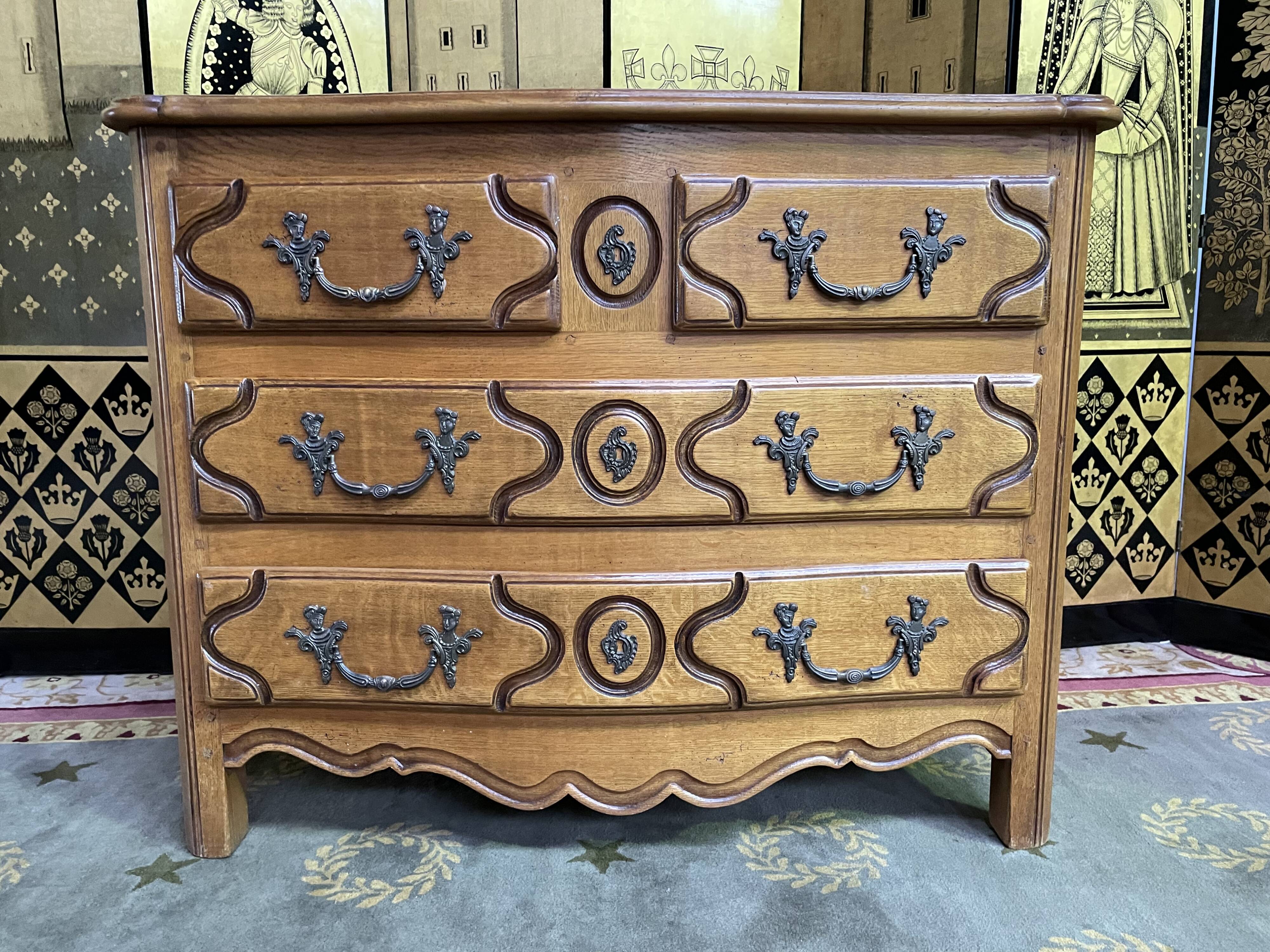 Parisian chest of drawers in solid oak Louis XIV style