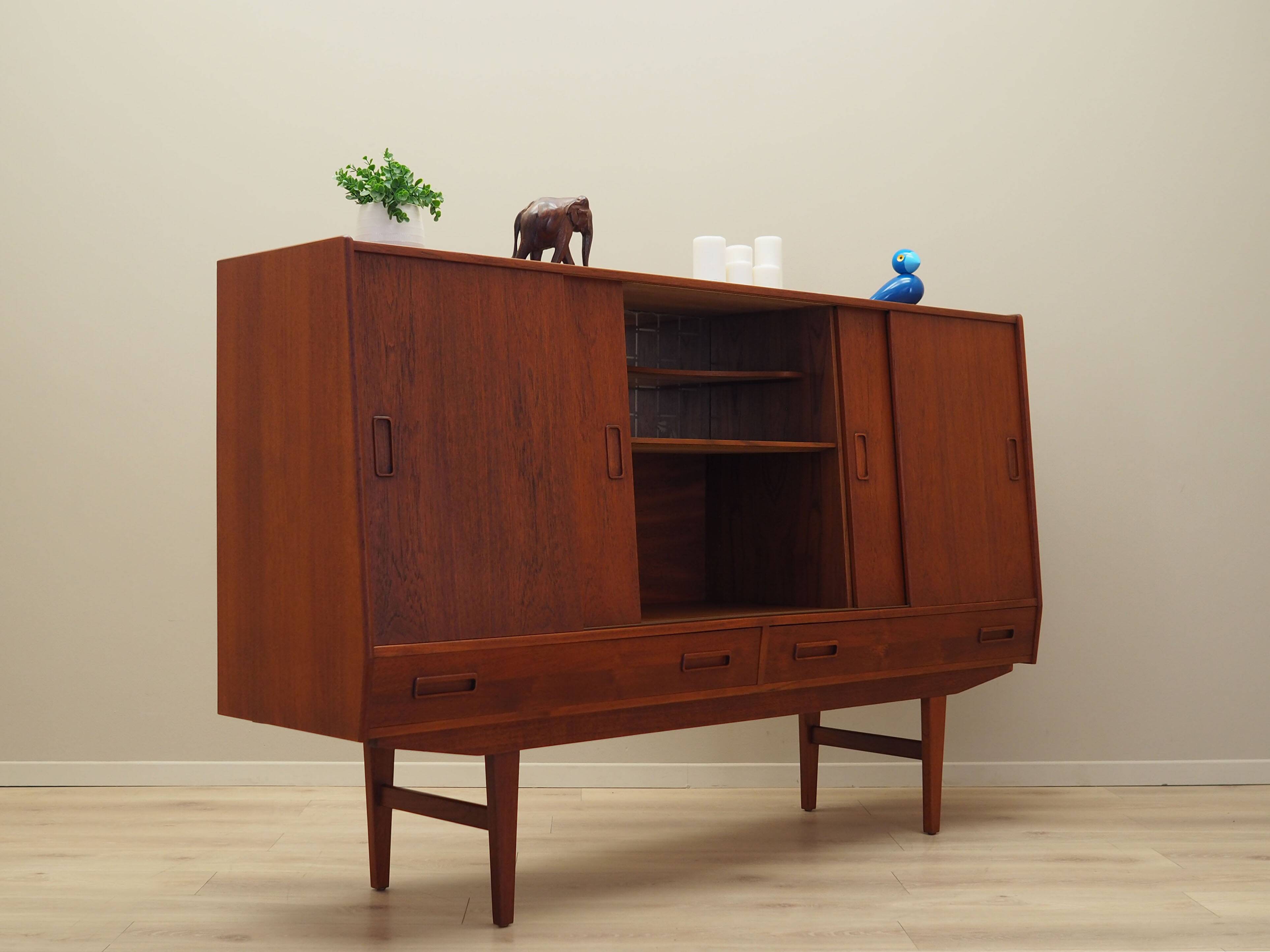 Buffet haut en teck, design danois, années 1960, fabrication : Westergaards Møbelfabrik
