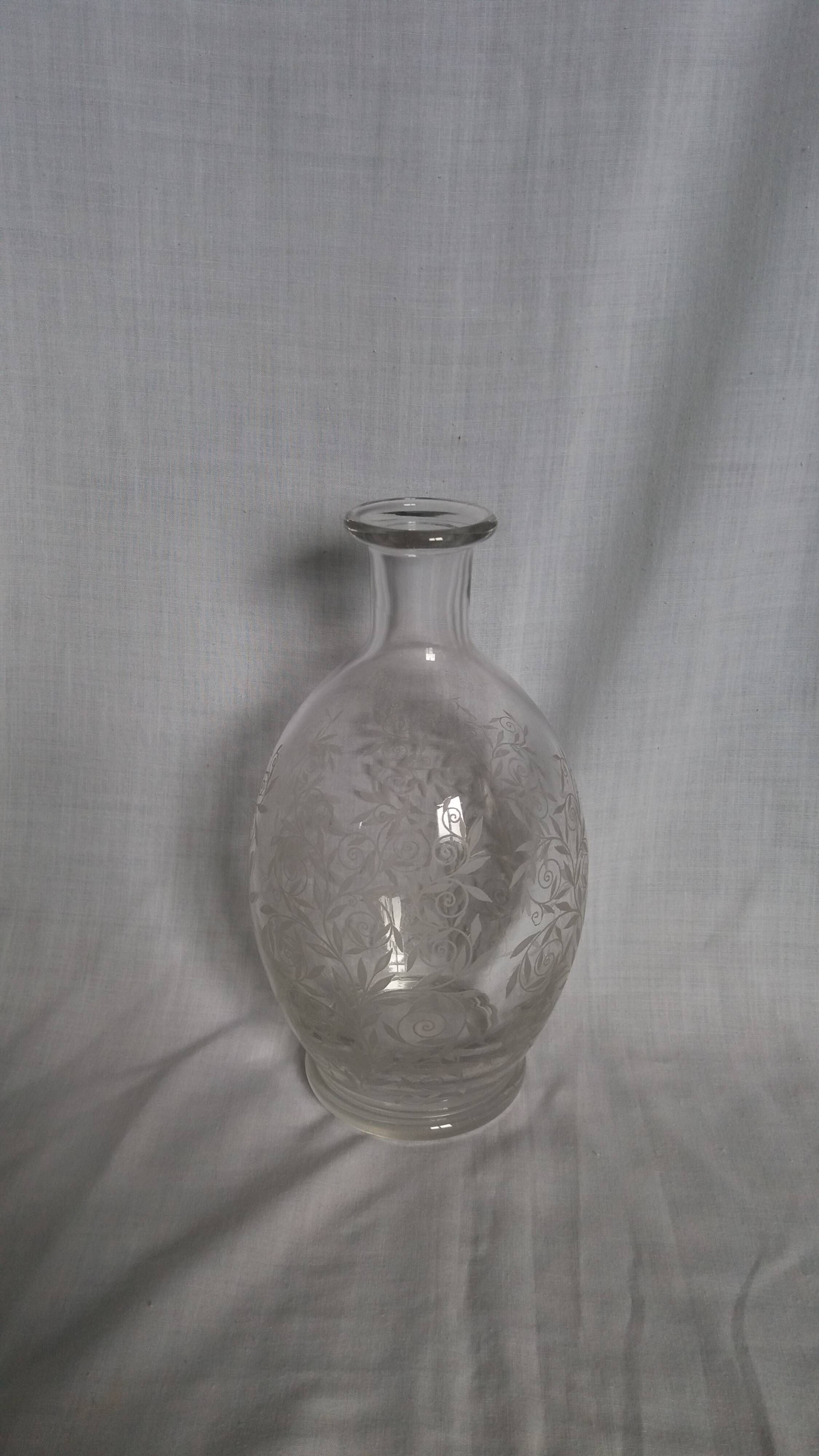 Carafe bottle with a stopper, engraved patterns, Baccarat, Golfe Juan