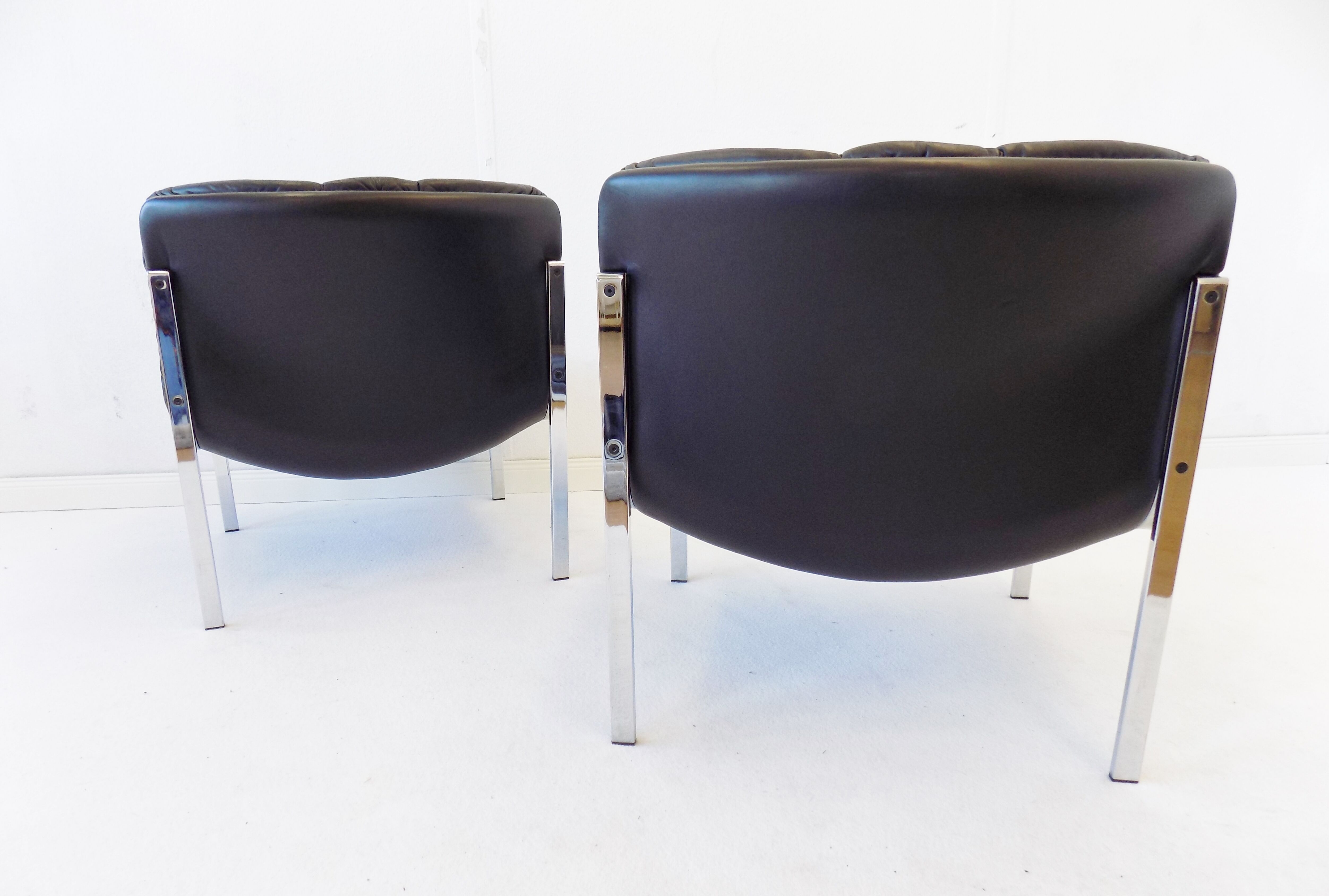 Girsberger Eurochair set of 2 black leather lounge chairs