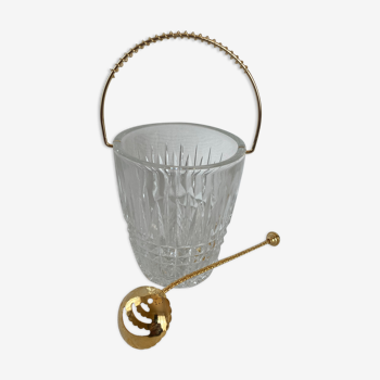 Glass ice bucket and spoon thereof