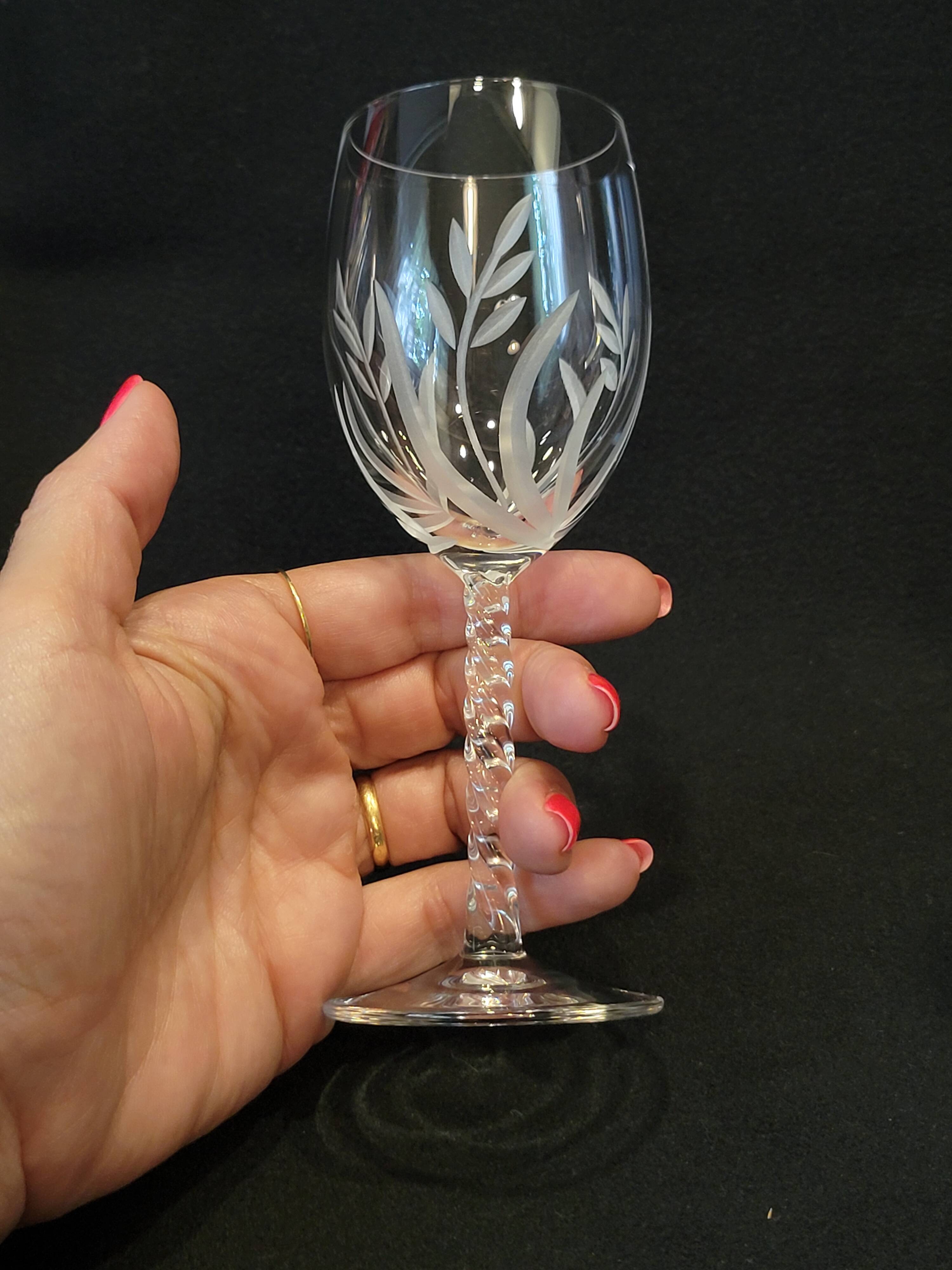 12 White Wine Glasses in Arques Crystal, Fleury Cut Flamépis Pattern