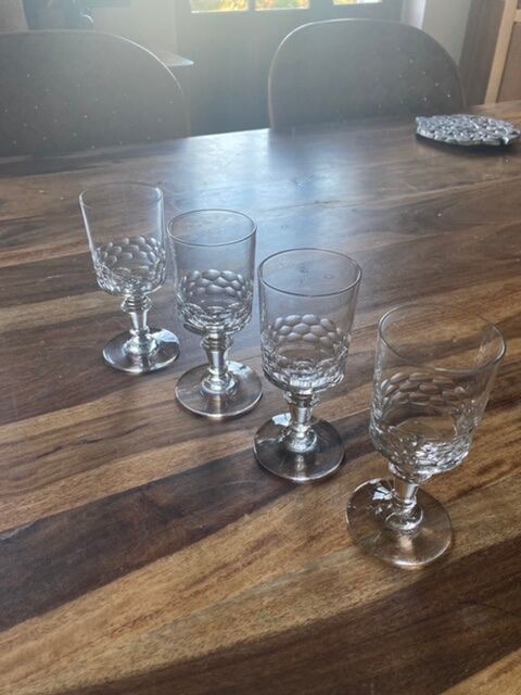 Série de quatre verres à apéritif