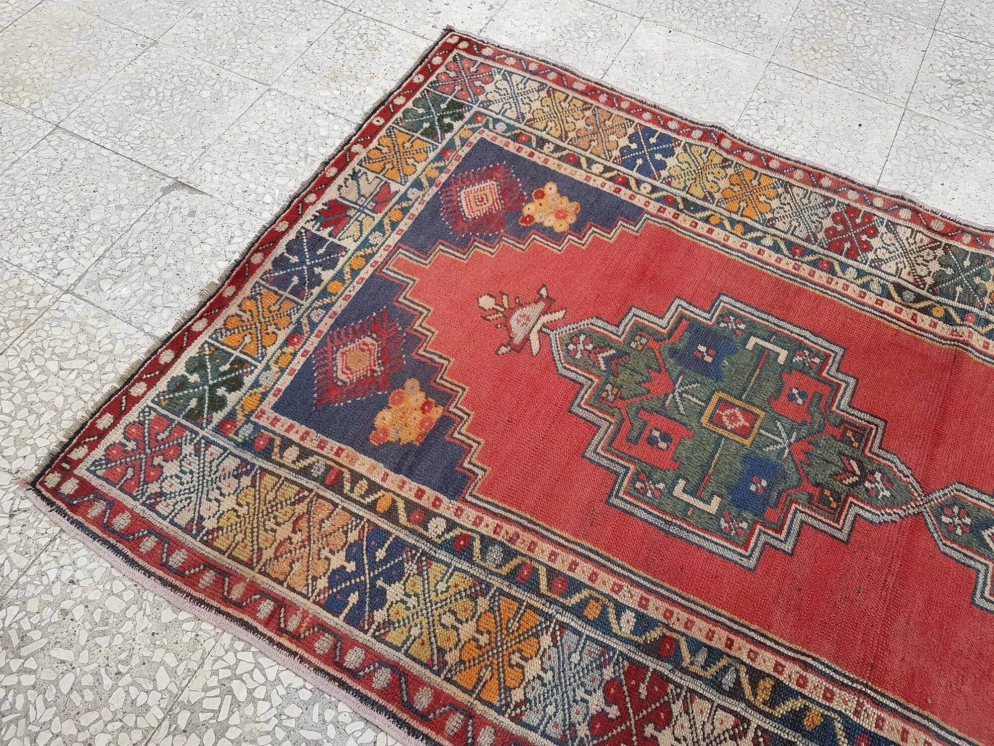 Vintage handmade Turkish rug 130x228 cm