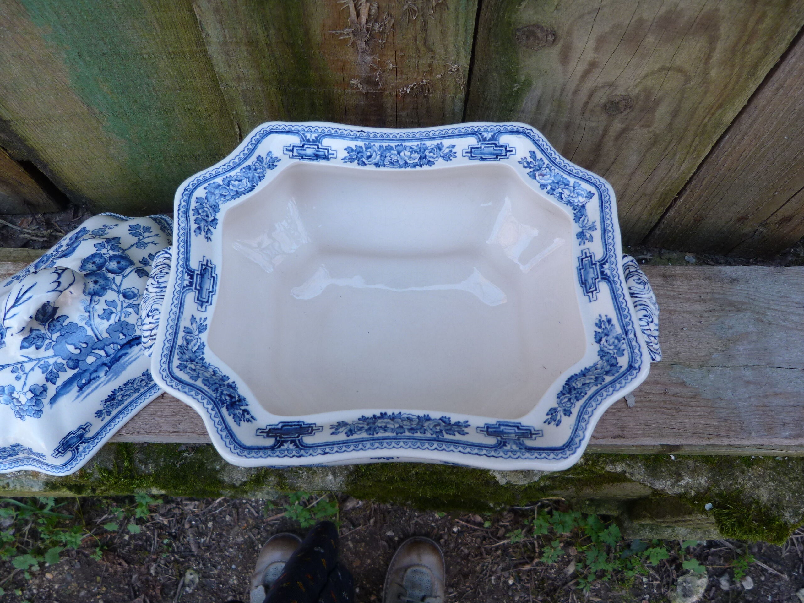 Old English tureen Mason's blue floral pattern