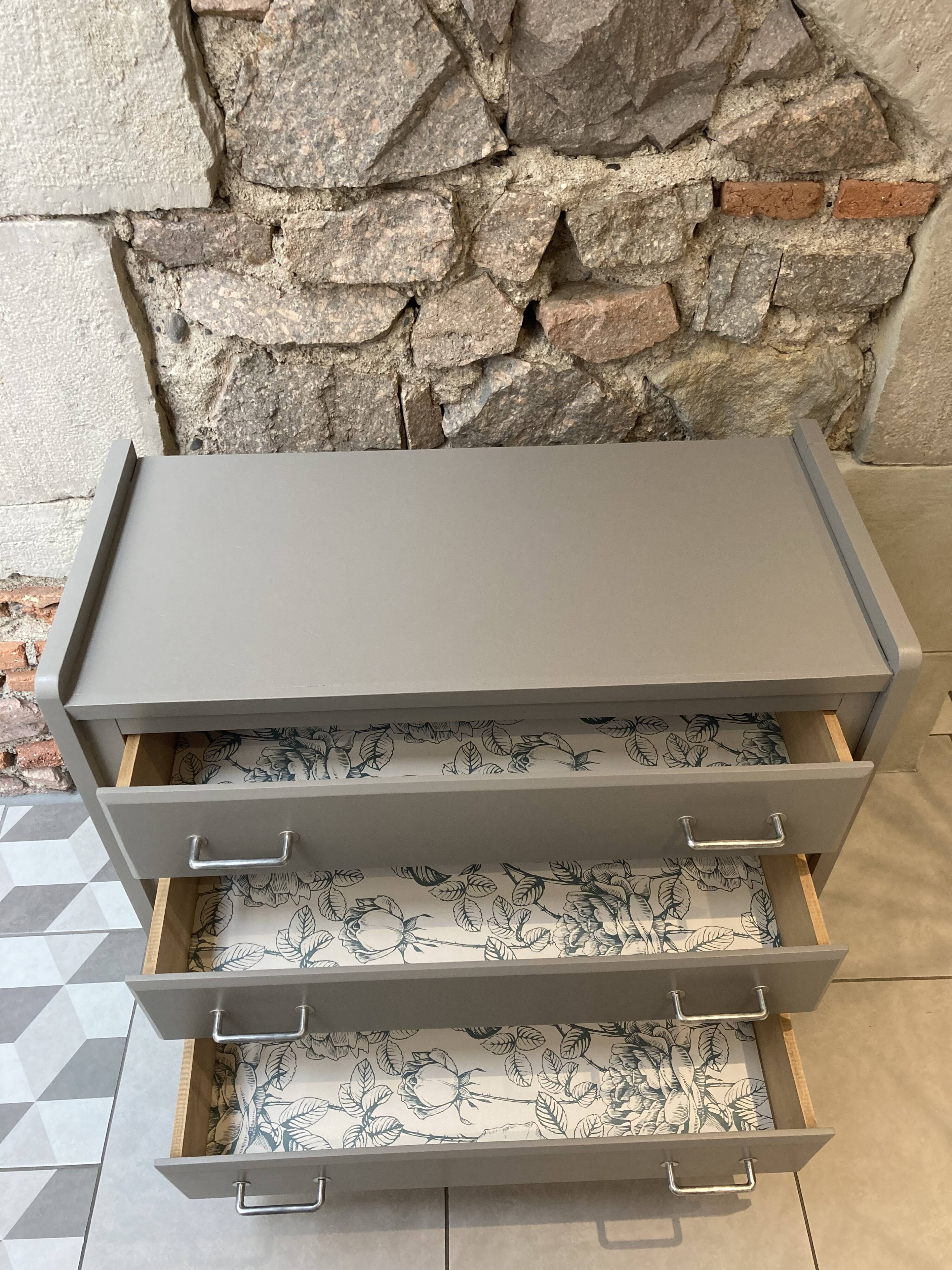 3-drawer ash gray chest of drawers from the 1950s