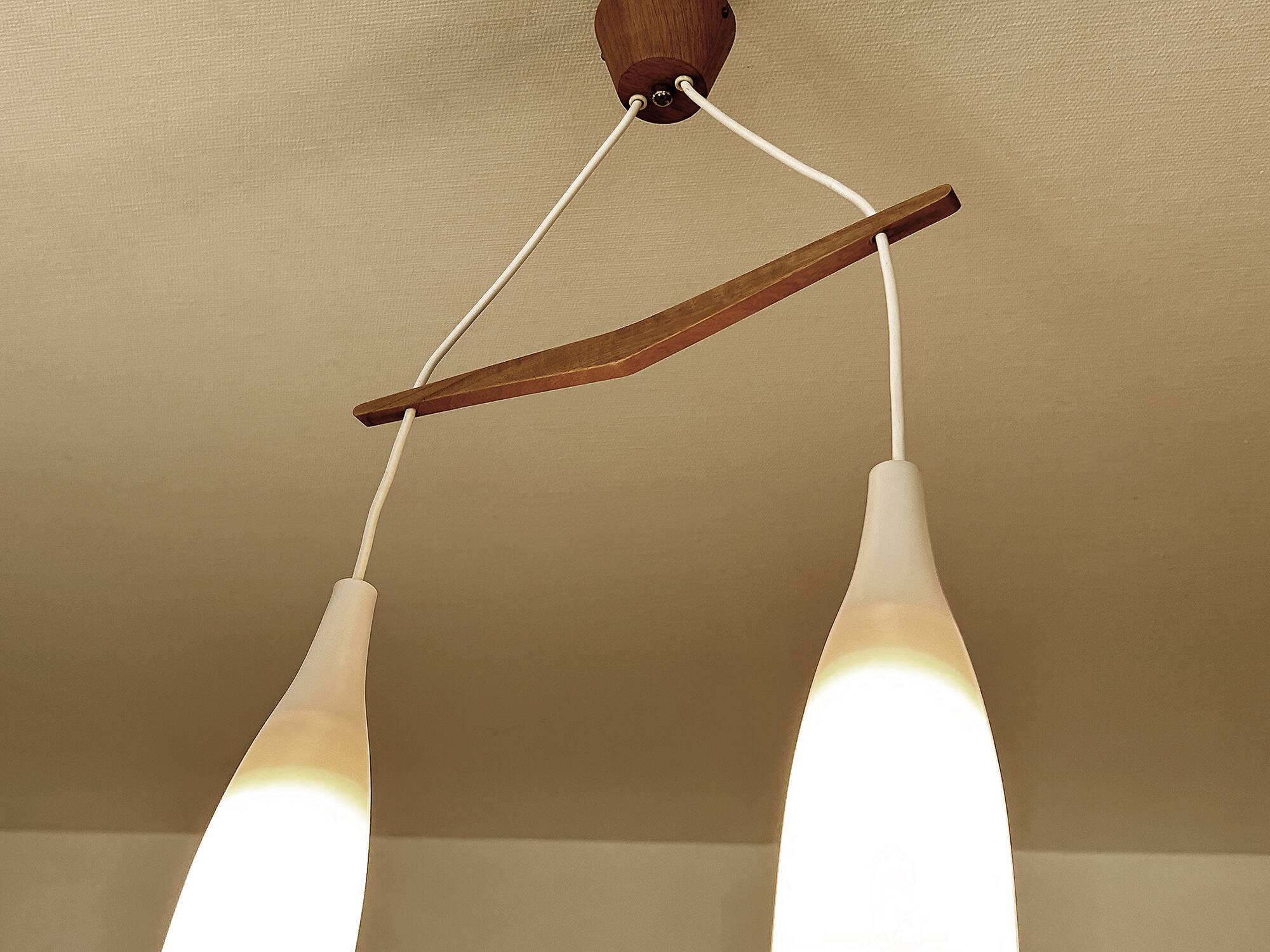 Suspension scandinave du milieu du siècle, verre teck