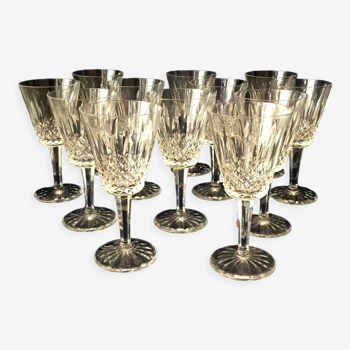 Suite de 12 verres a vin en cristal taille