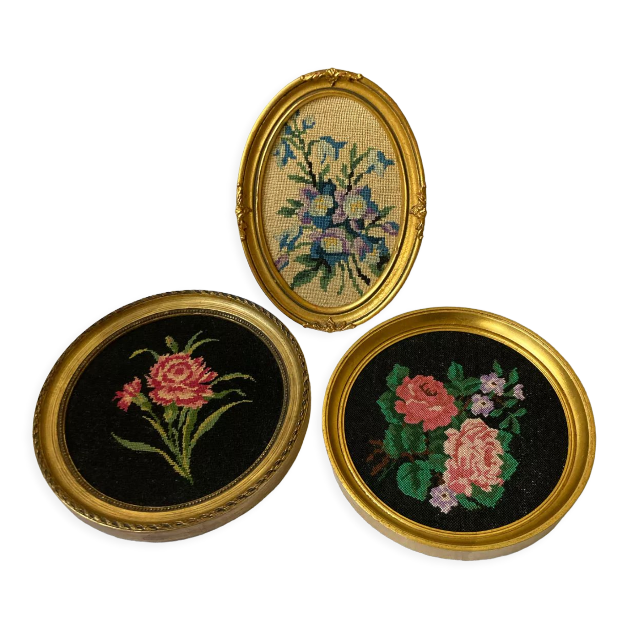 Set of 3 round frames with cross-stitch flowers