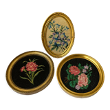Set of 3 round frames with cross-stitch flowers
