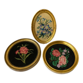 Set of 3 round frames with cross-stitch flowers