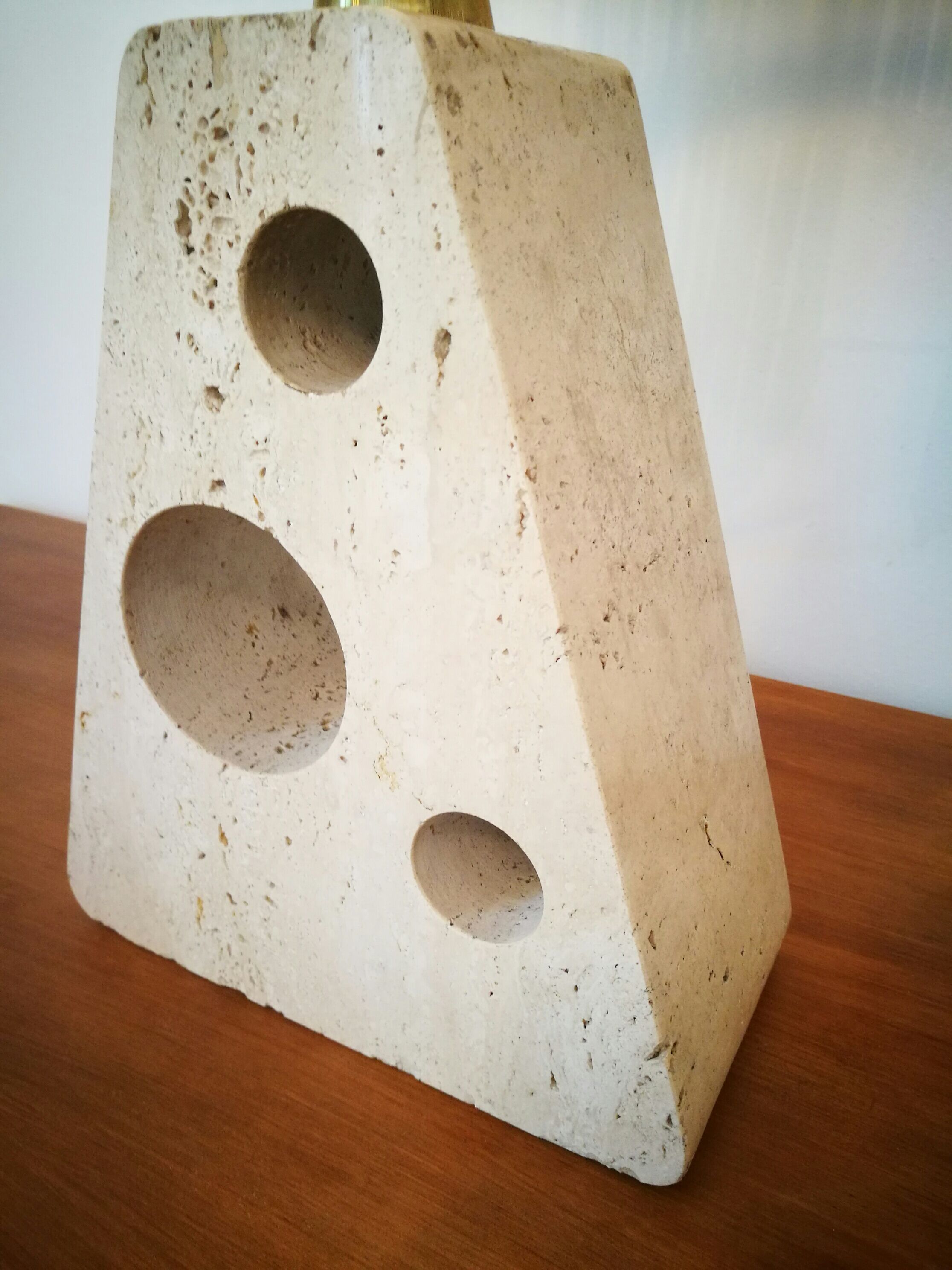 Great lamp sculpture in modernist travertine, brutaliste Italy, 1950, 1960