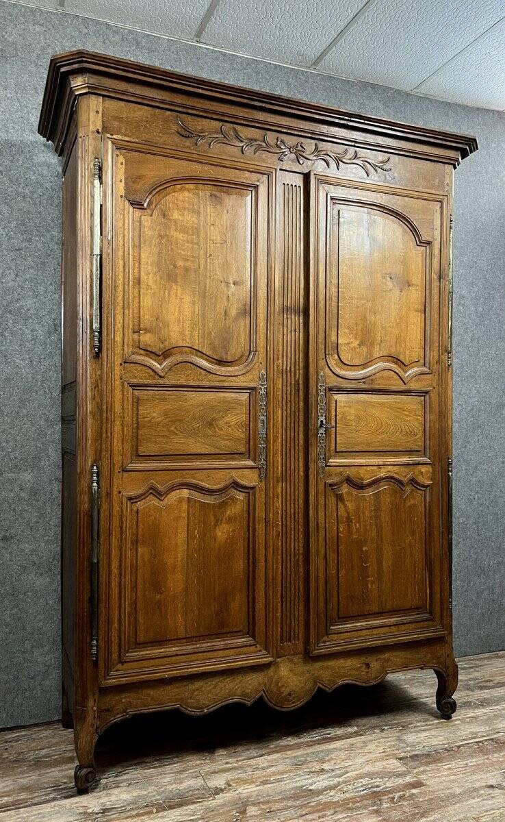 Armoire Lyonnaise époque louis XV en noyer
