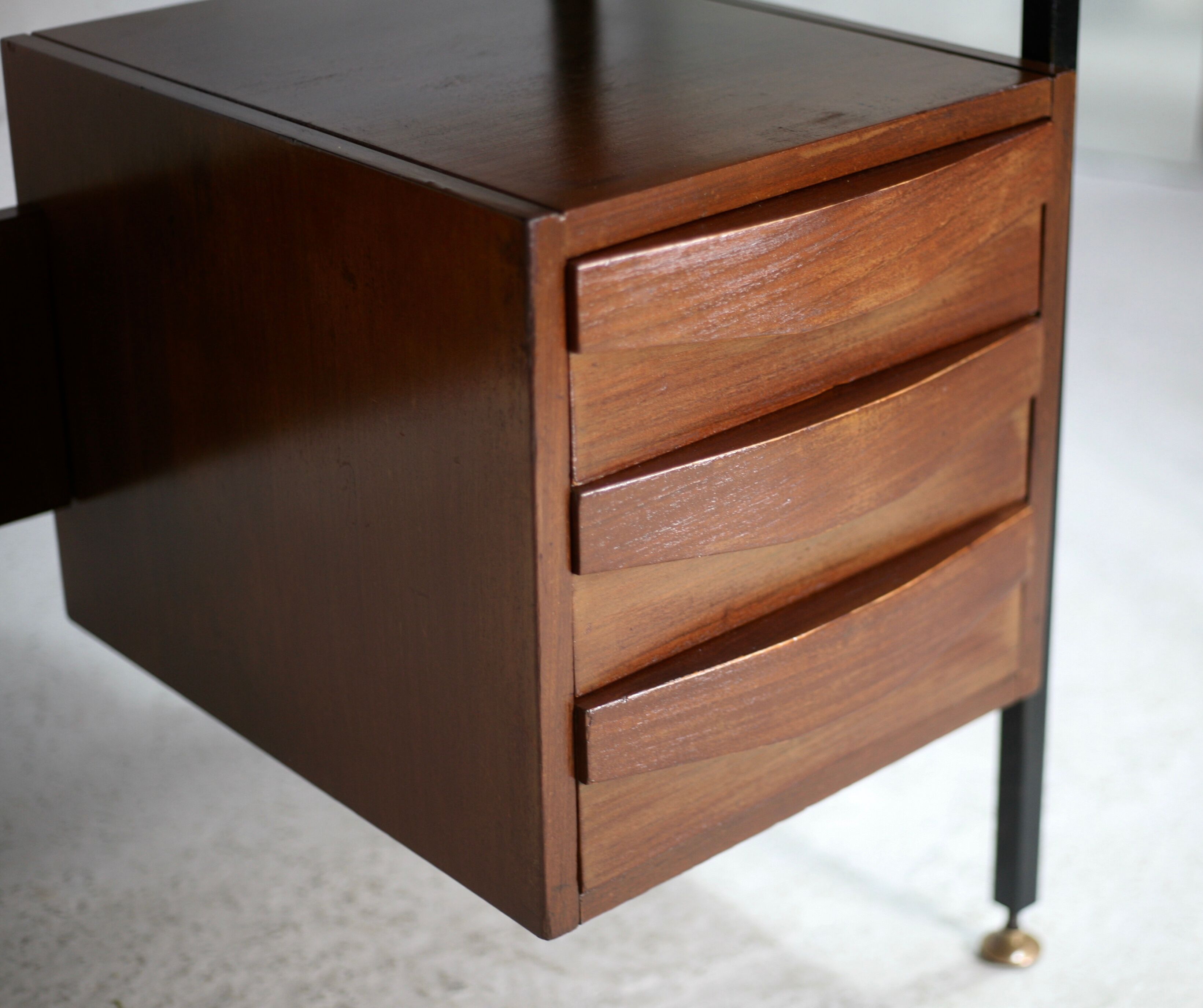 Bureau en bois léger, France, circa 1950