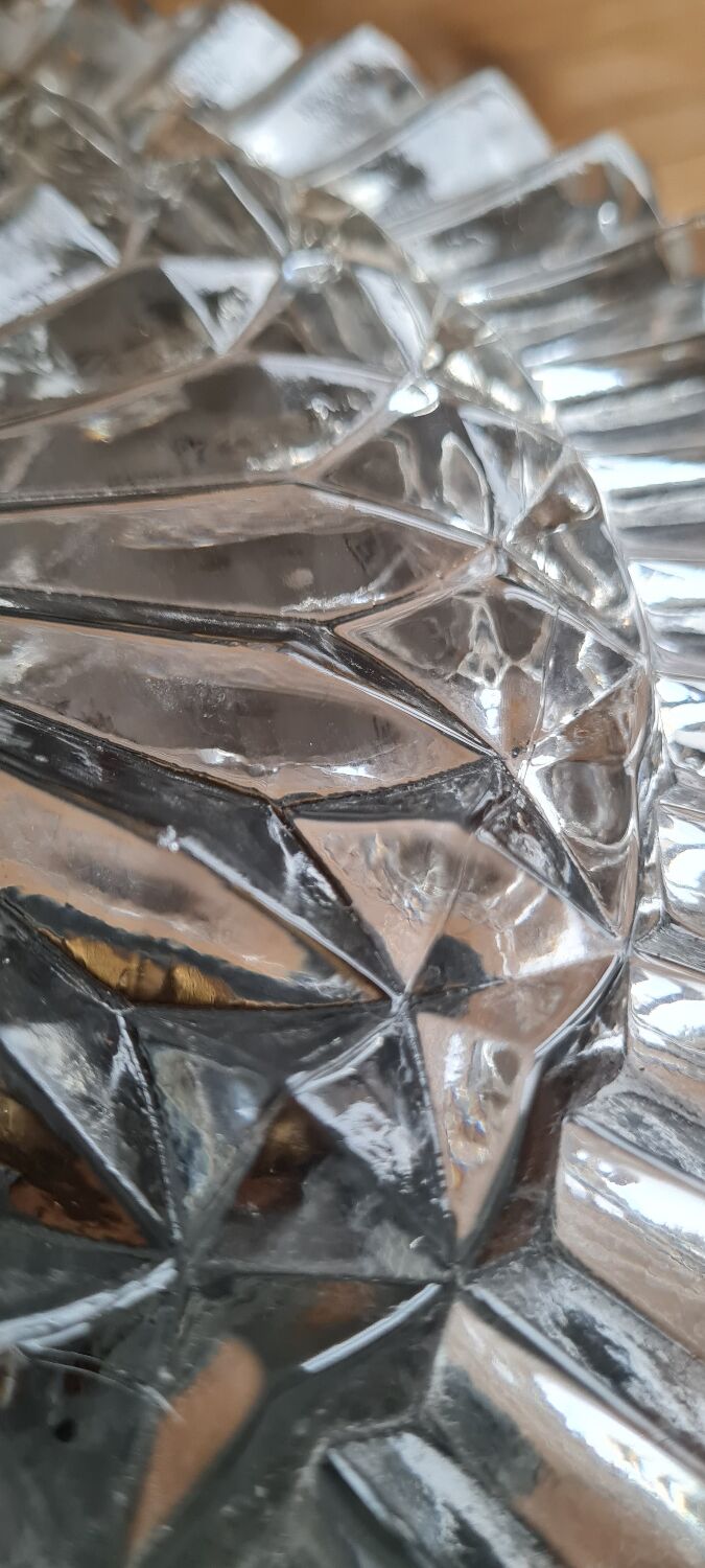 Plafonnier en verre ciselé