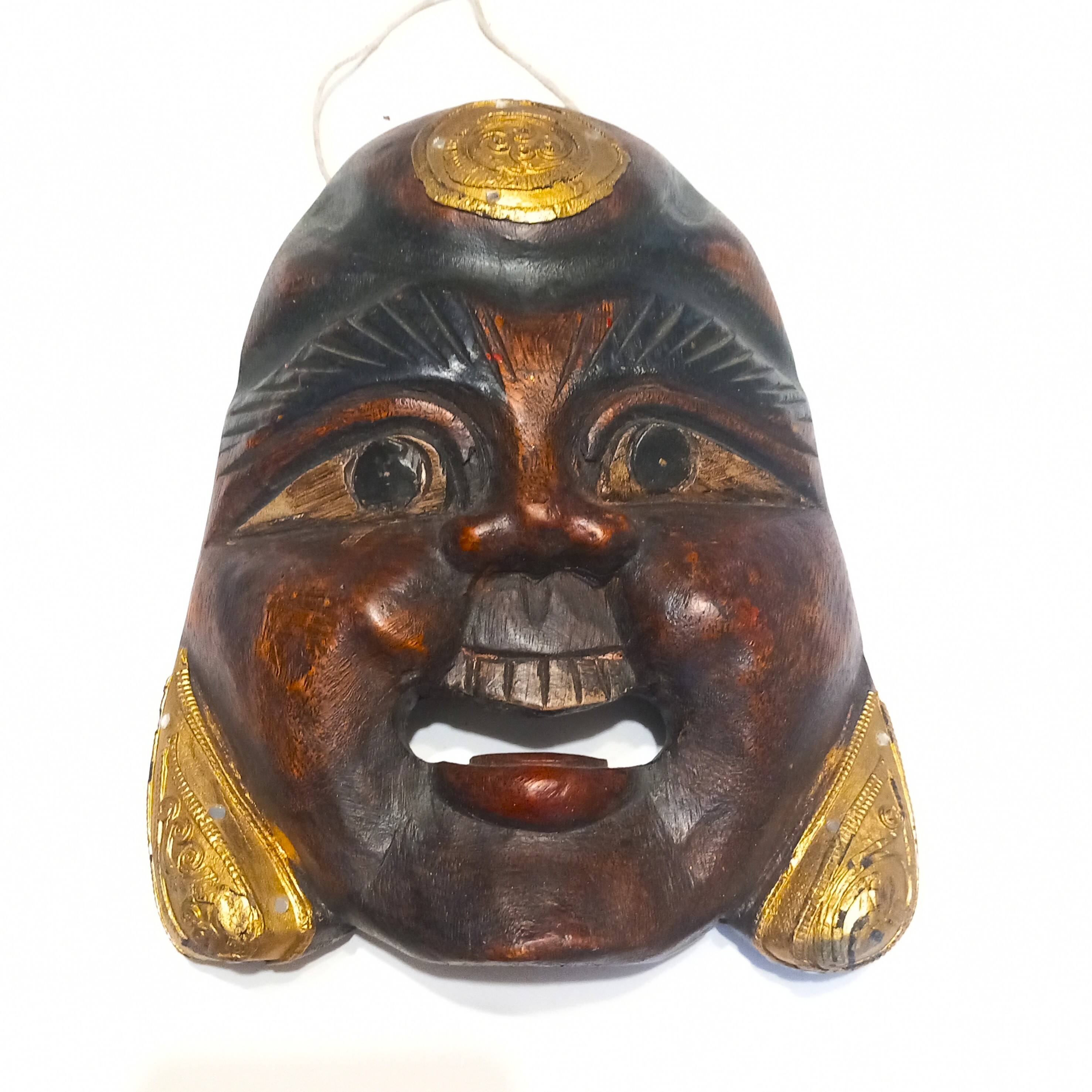Ancien masque en bois de Boudha