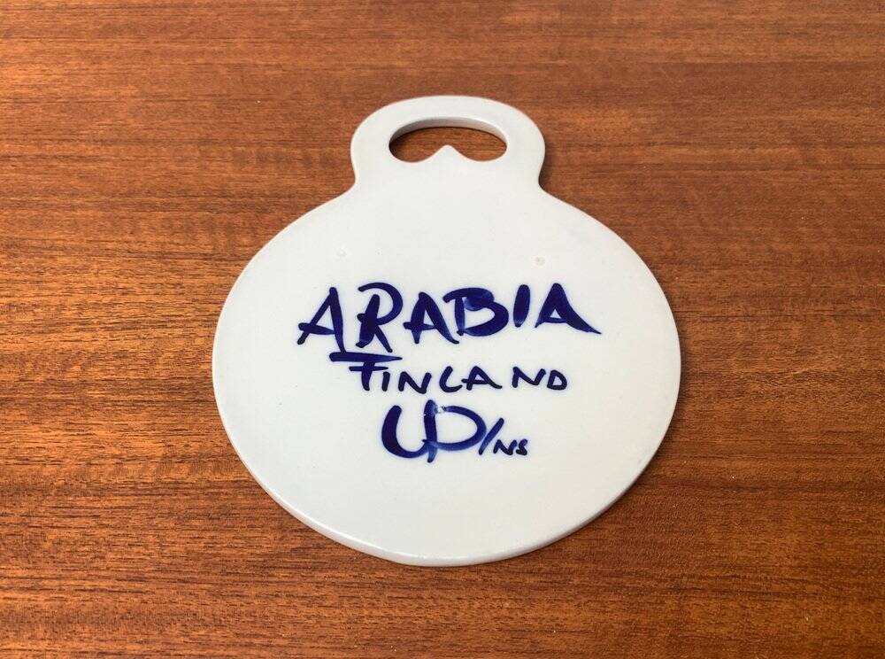 Vintage Valencia wall plate design by Ulla Procope for Arabia, Finland.
