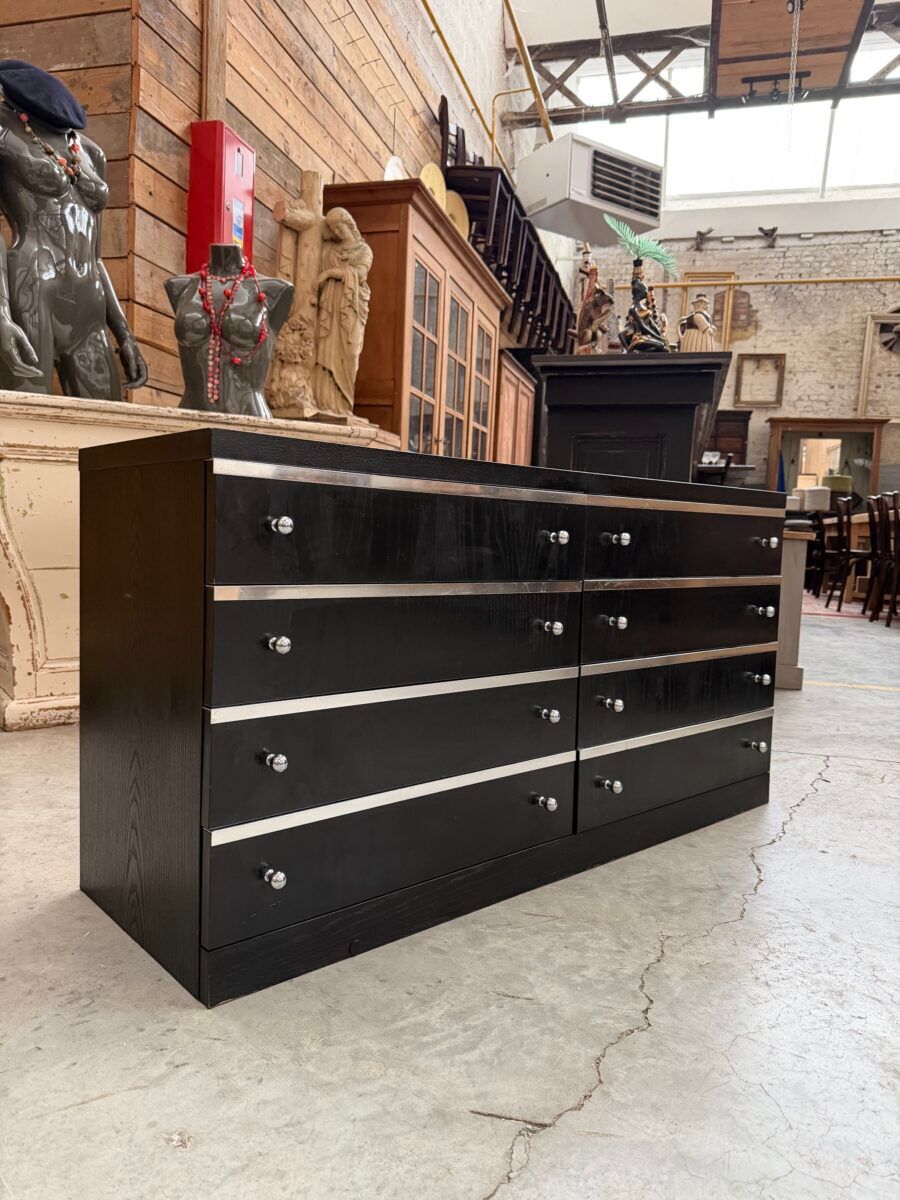 Storage unit with 8 drawers