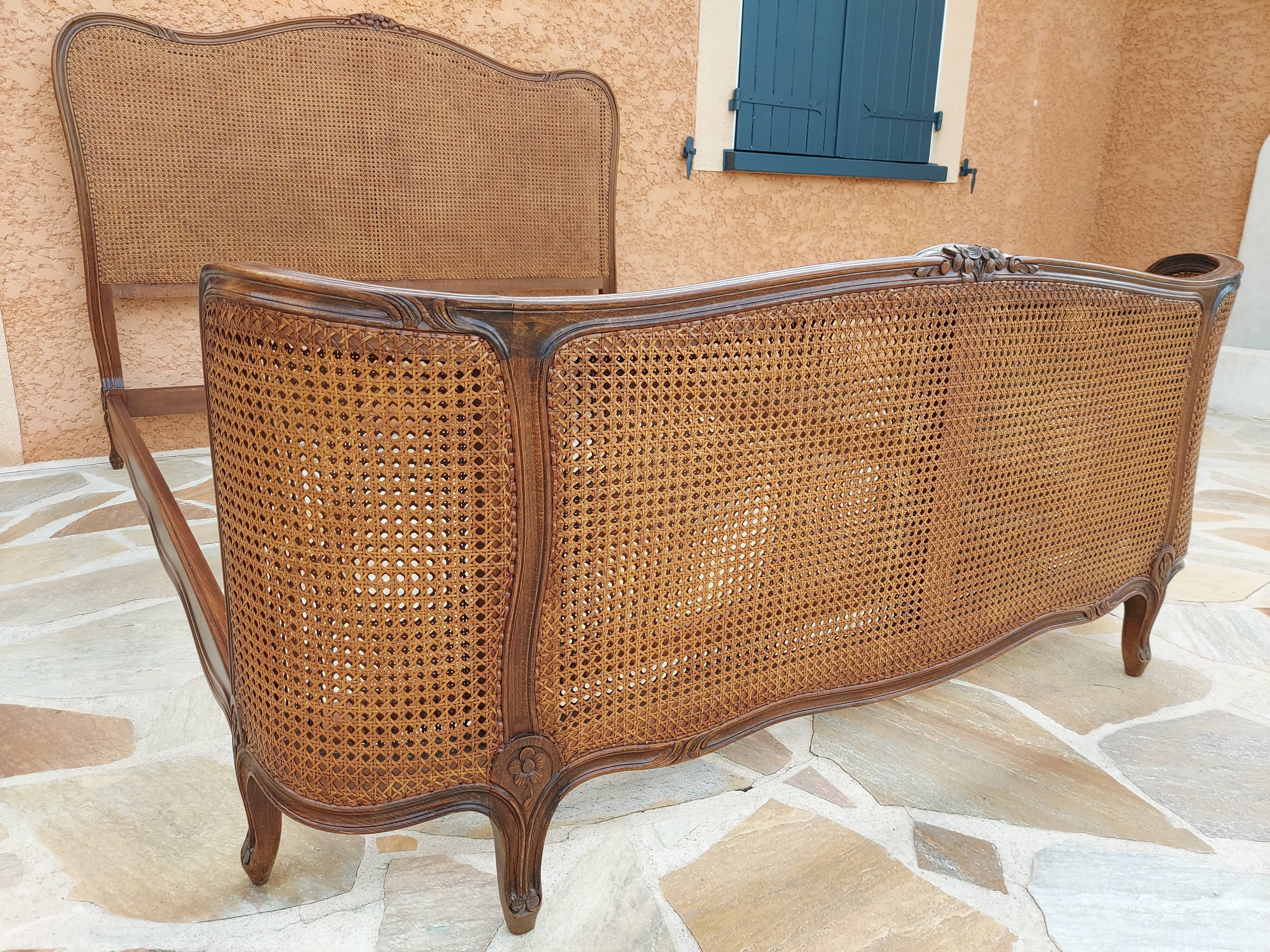 Lit corbeille cannage style Louis XV début XXeme