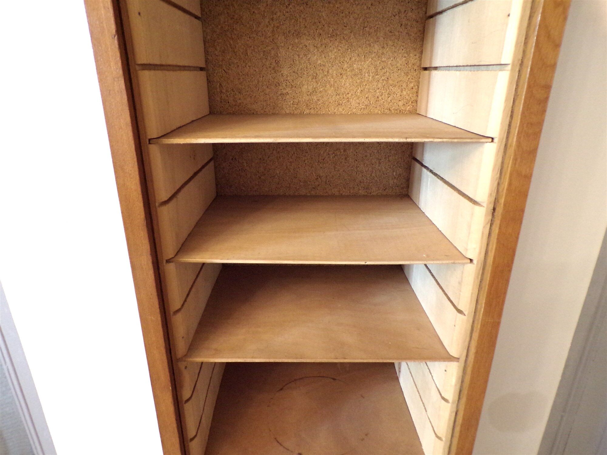 Vertical binder with curtain