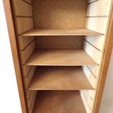 Vertical binder with curtain