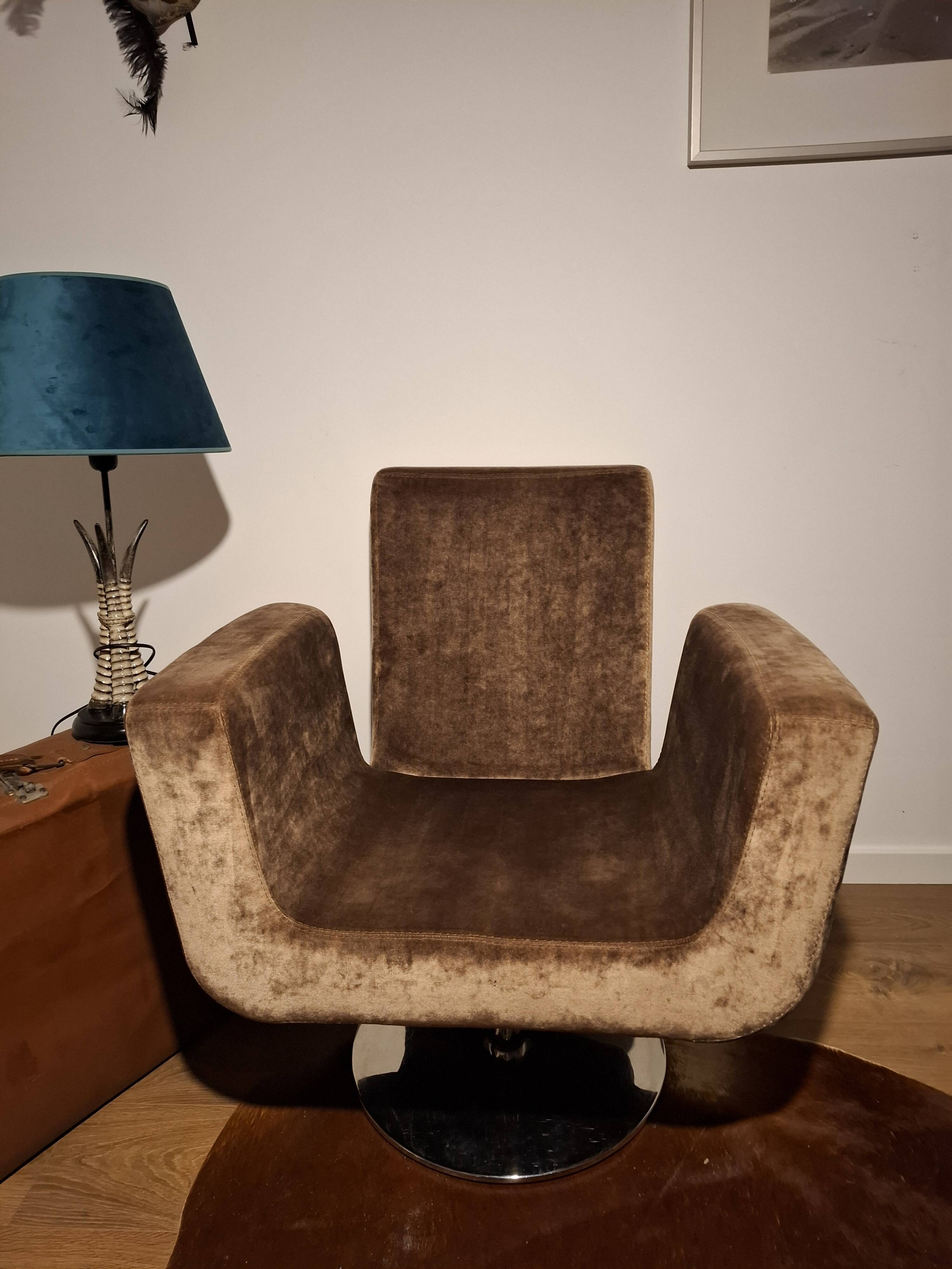 Artisan-Restored Mid-Century Armchair in Golden Mustard Velvet | Bruno Gonç