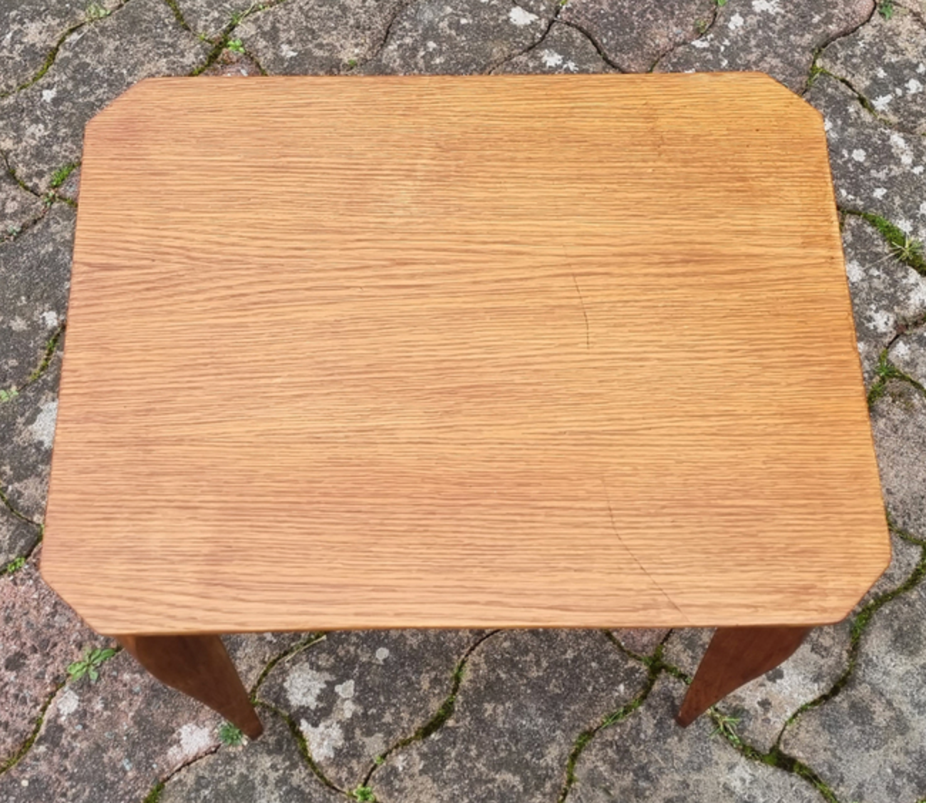 Bout de canapé petite table basse bois blond vintage, années 50