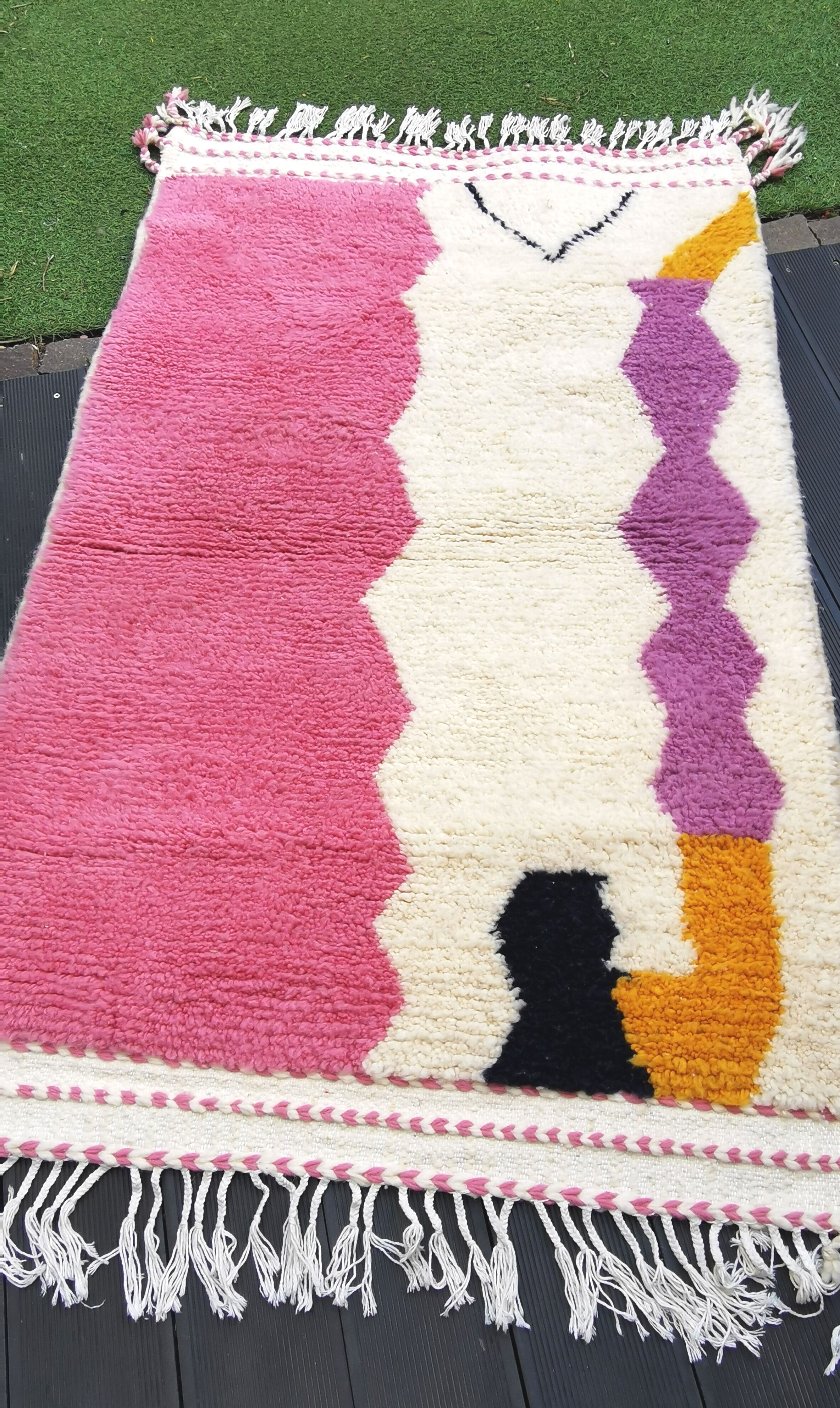 Berber carpet beni ouarain