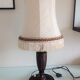 Lampe en bois tourné et abat en tissu beige style art déco / années 40-50