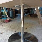 Swivel bedside table