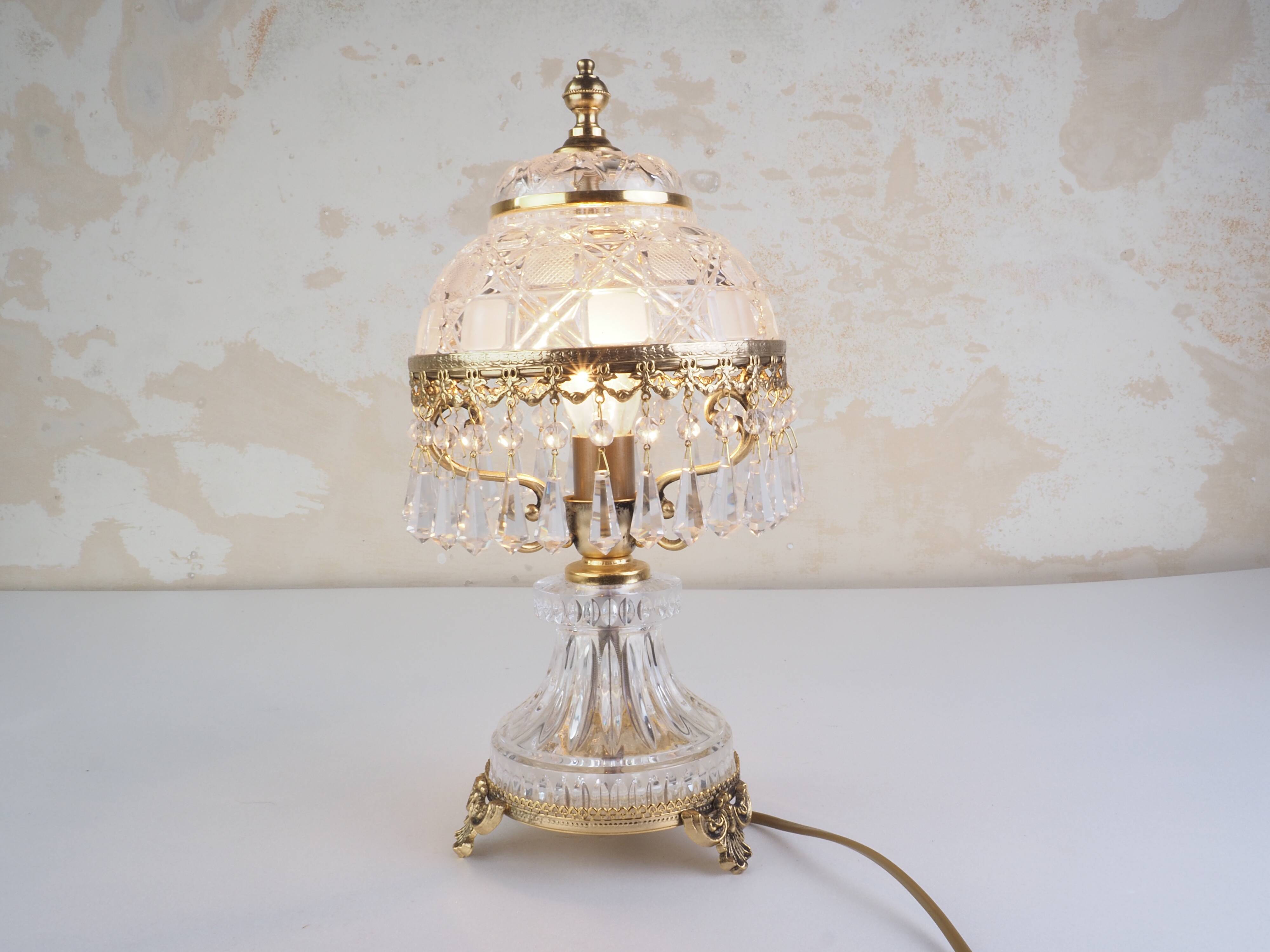 Crystal lamp with tassels