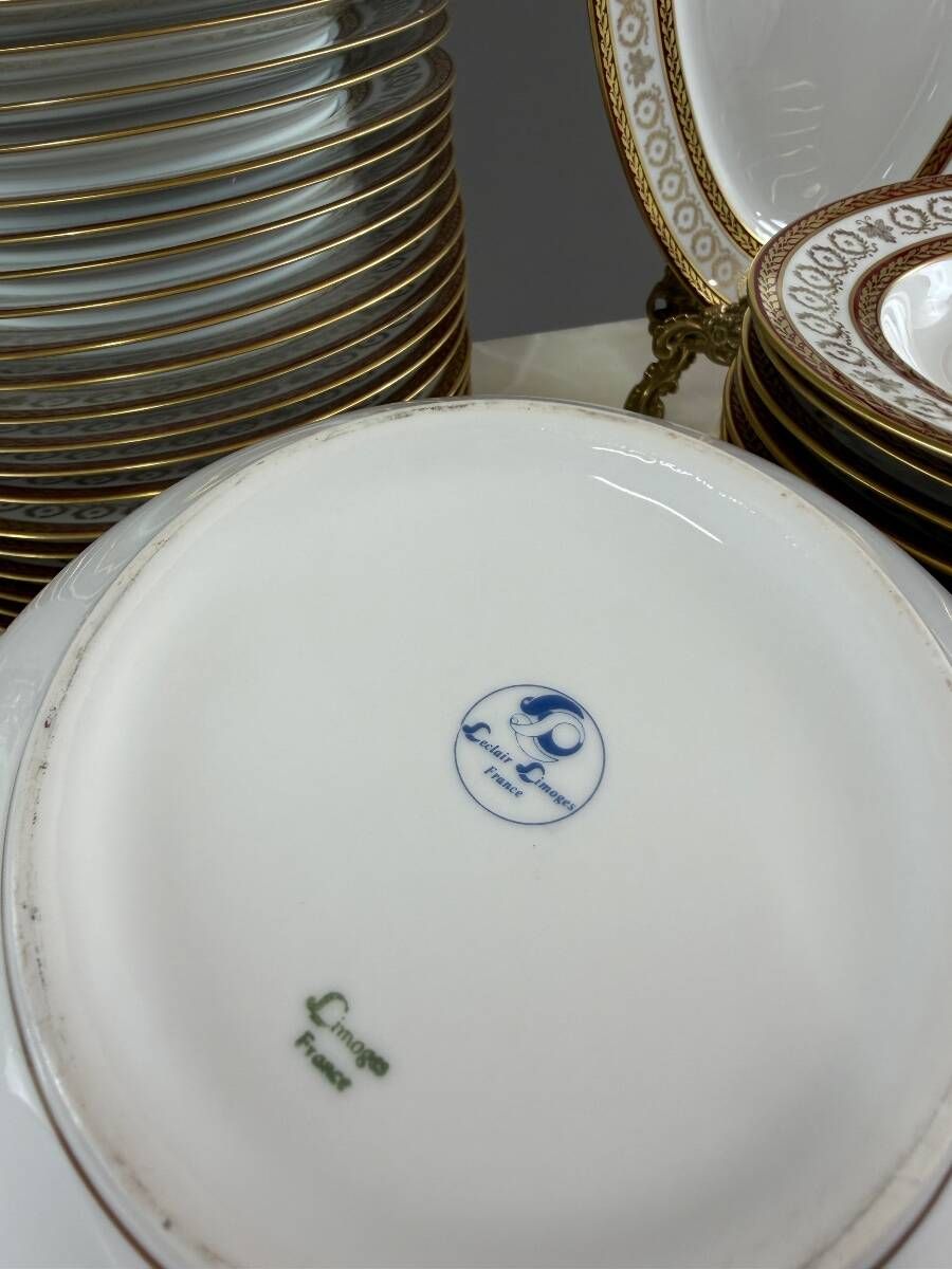 Limoges porcelain table service Leclaire, 42 pieces, 20th century