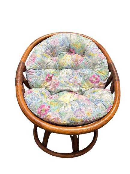 Rotating rattan armchair