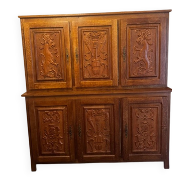 Superbe buffet en chêne sculpté – Style néo-Renaissance – Décor d’exception