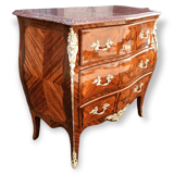 Louis XV jumping chest of drawers curved in precious wood marquetry.