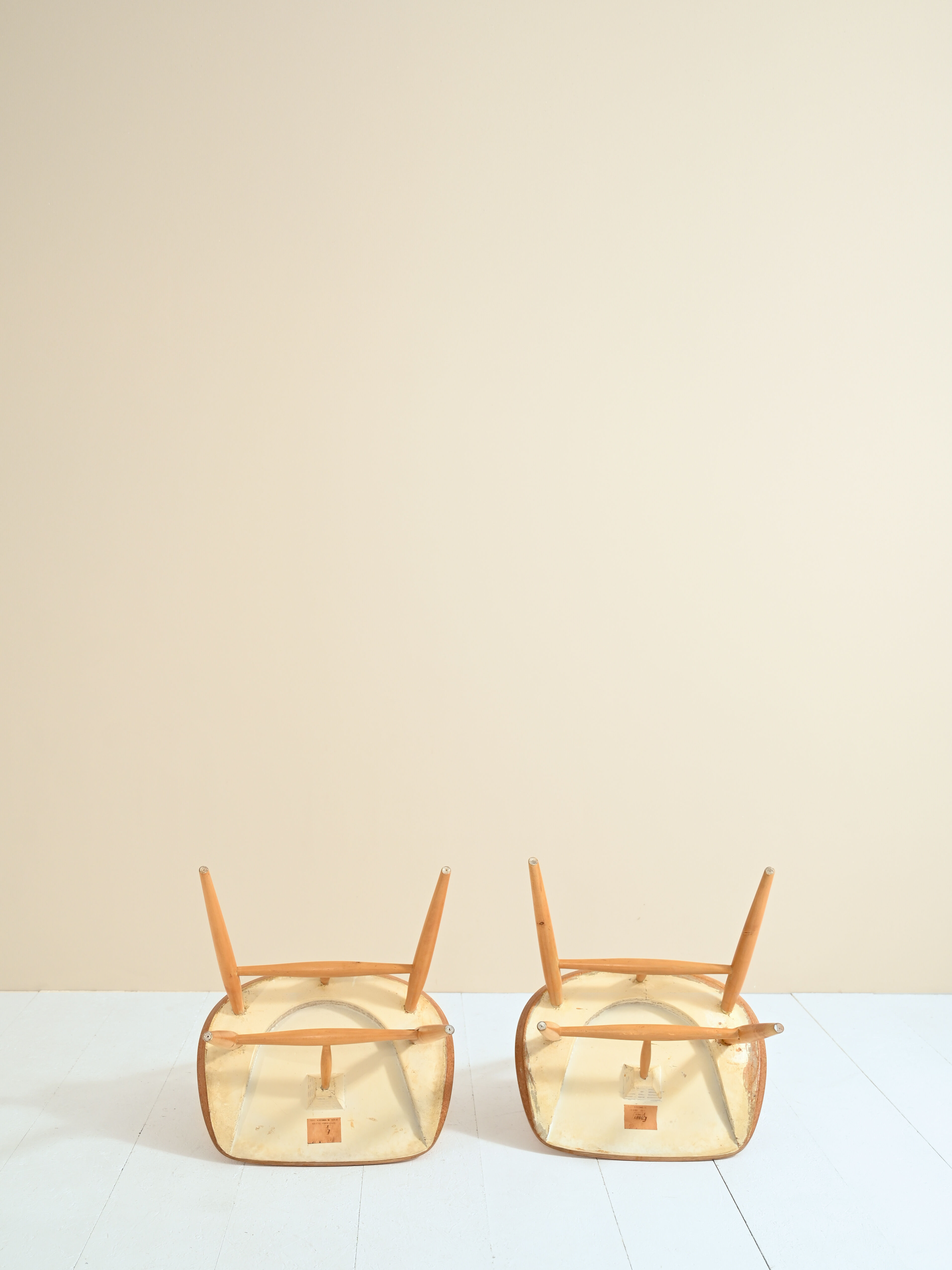 Chaises Mademoiselle d'Ilmari Tapiovaara