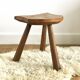 Tabouret tripode en bois massif