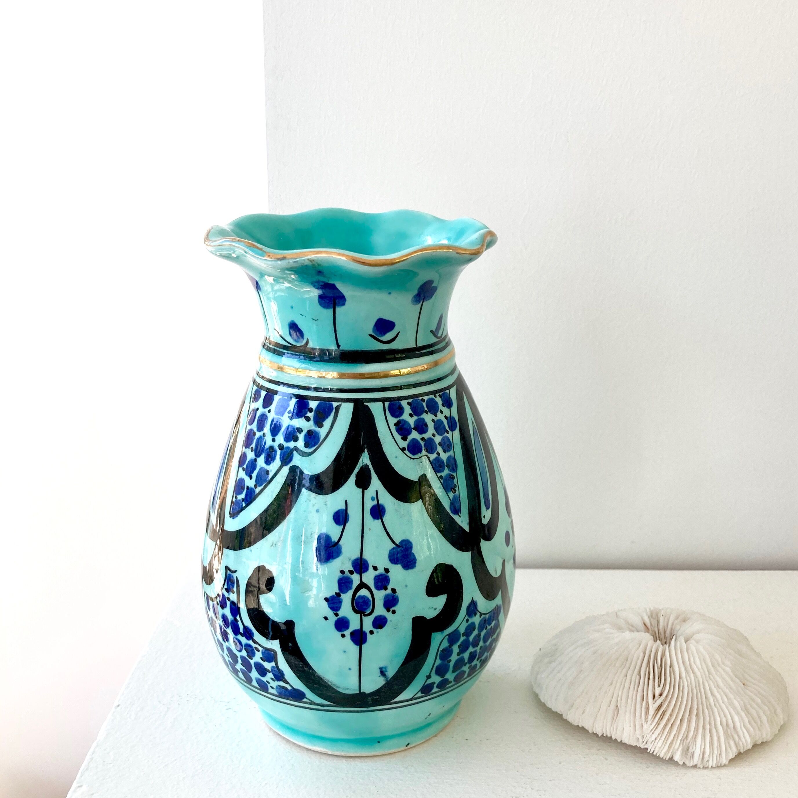 Corolla ceramic vase