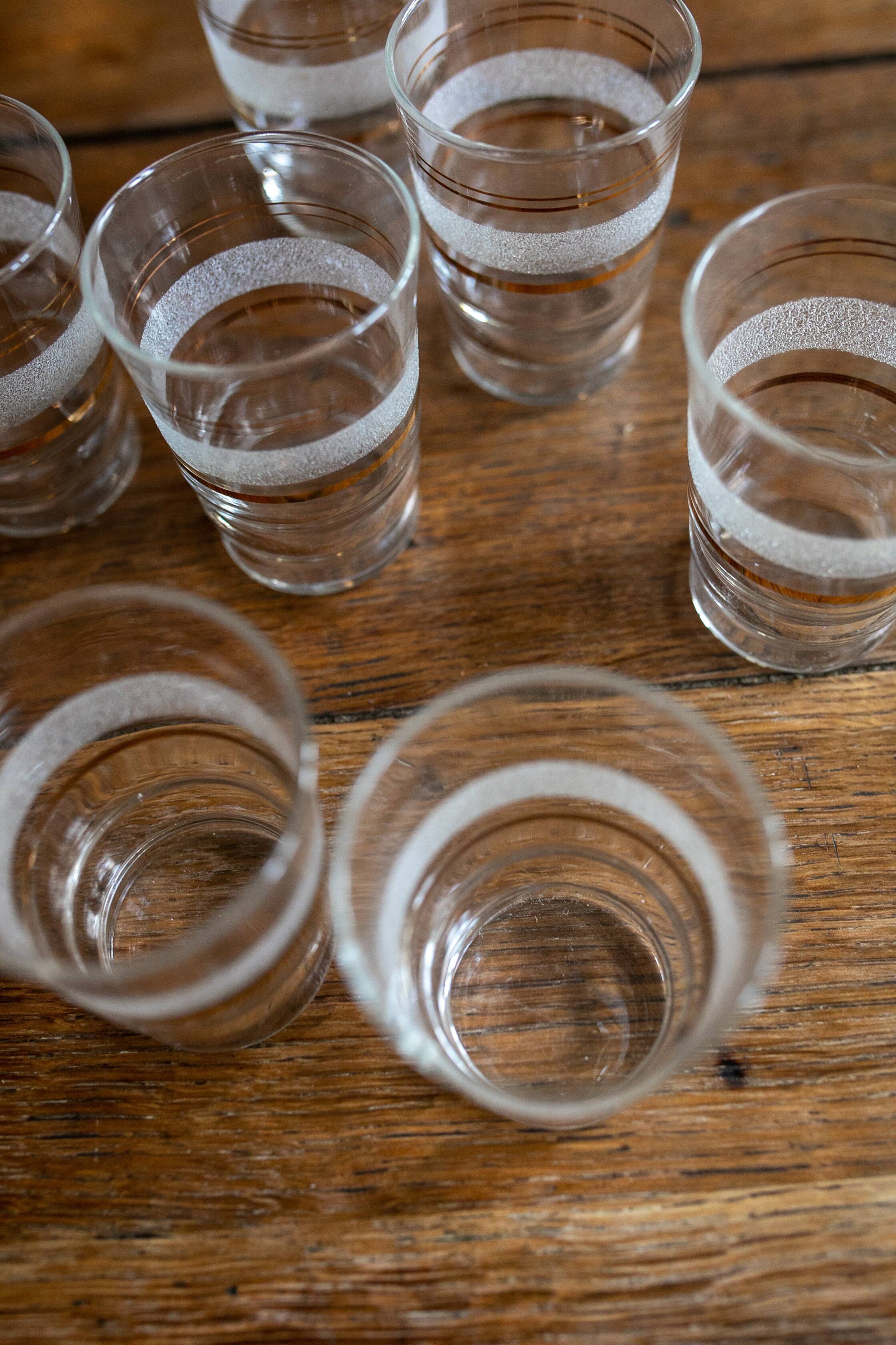 Lot de 8 verres granités blancs