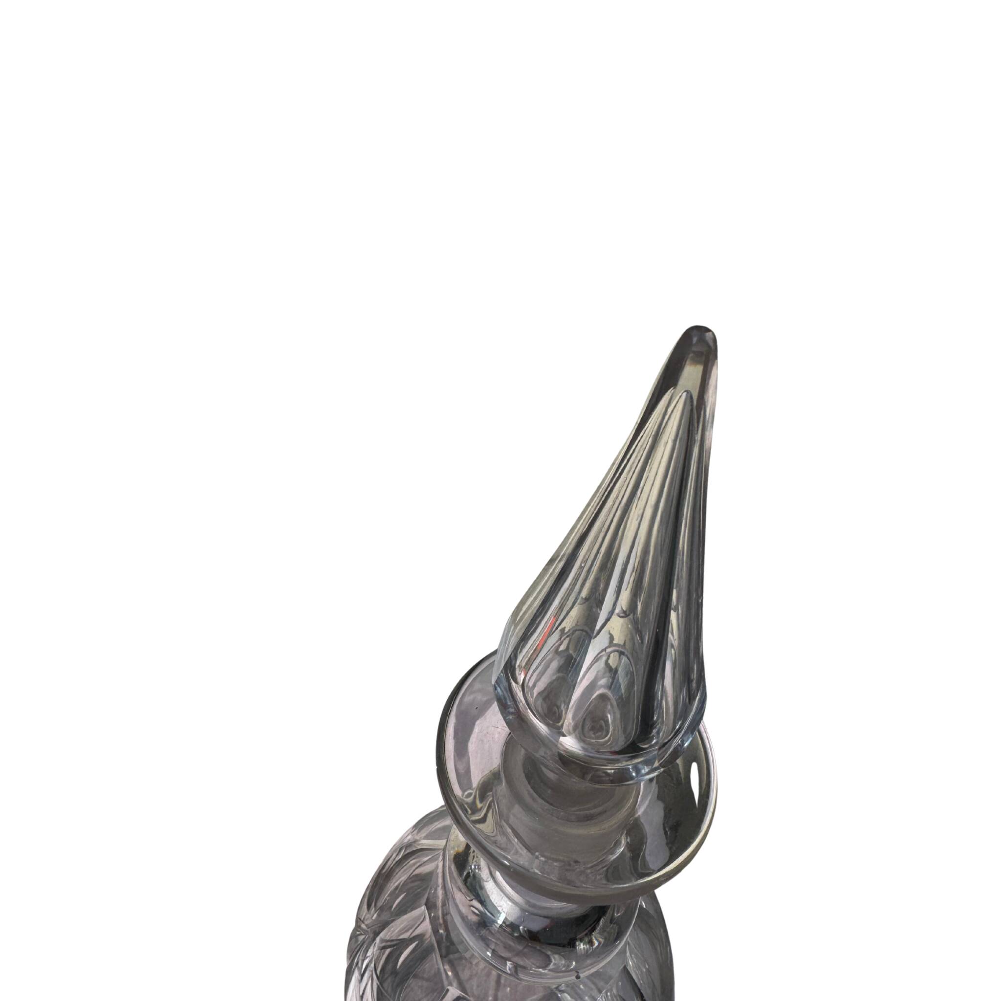 Paire de carafes en cristal – Louis-Philippe – taillées main – bouchons d’o